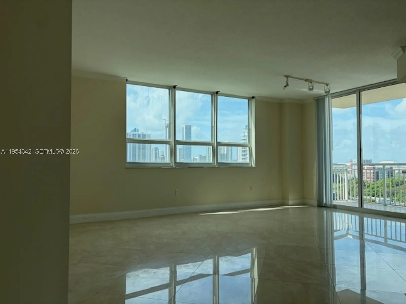 2000 N Bayshore Dr 1402, Miami, Florida 33137, Miami, Florida 33137, 3 Bedrooms Bedrooms, ,2 BathroomsBathrooms,Residential,For Sale,2000 N Bayshore Dr 1402, Miami, Florida 33137,A11954342