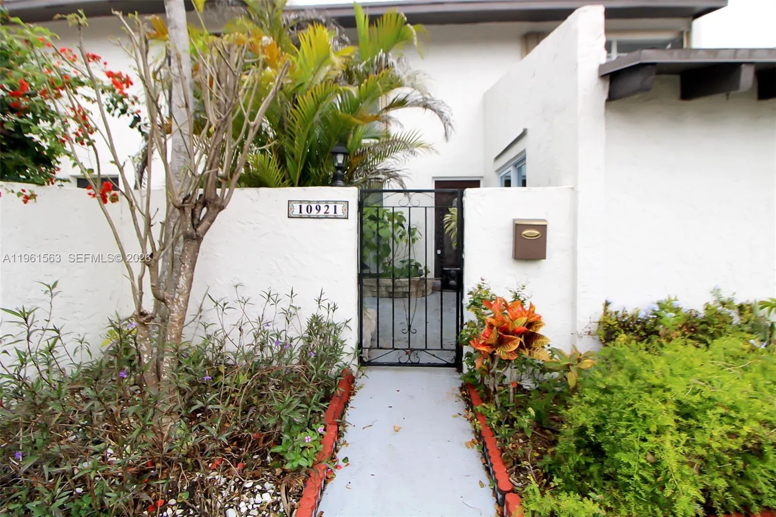 10921 Sw 70th Ter 10921, Miami, Florida 33173, Miami, Florida 33173, 3 Bedrooms Bedrooms, ,2 BathroomsBathrooms,Residential Lease,For Rent,10921 Sw 70th Ter 10921, Miami, Florida 33173,A11961563