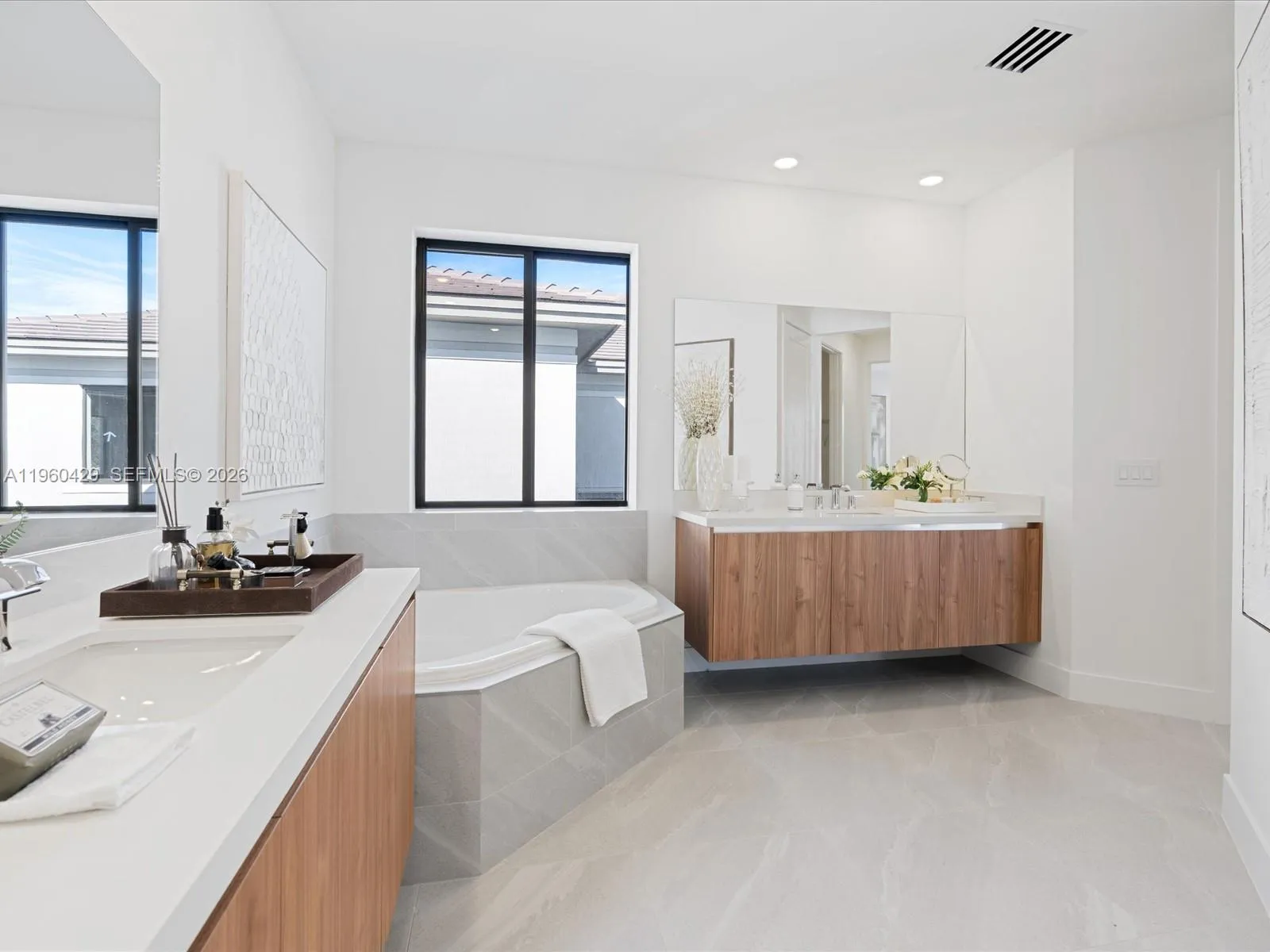 19701 Ne 16 Pi 19701, Miami, Florida 33179, Miami, Florida 33179, 5 Bedrooms Bedrooms, ,4 BathroomsBathrooms,Residential Lease,For Rent,19701 Ne 16 Pi 19701, Miami, Florida 33179,A11960429