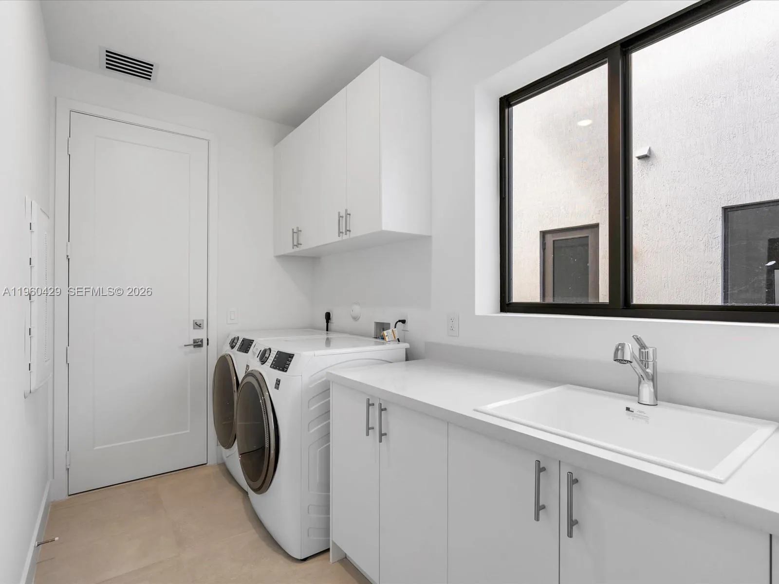 19701 Ne 16 Pi 19701, Miami, Florida 33179, Miami, Florida 33179, 5 Bedrooms Bedrooms, ,4 BathroomsBathrooms,Residential Lease,For Rent,19701 Ne 16 Pi 19701, Miami, Florida 33179,A11960429