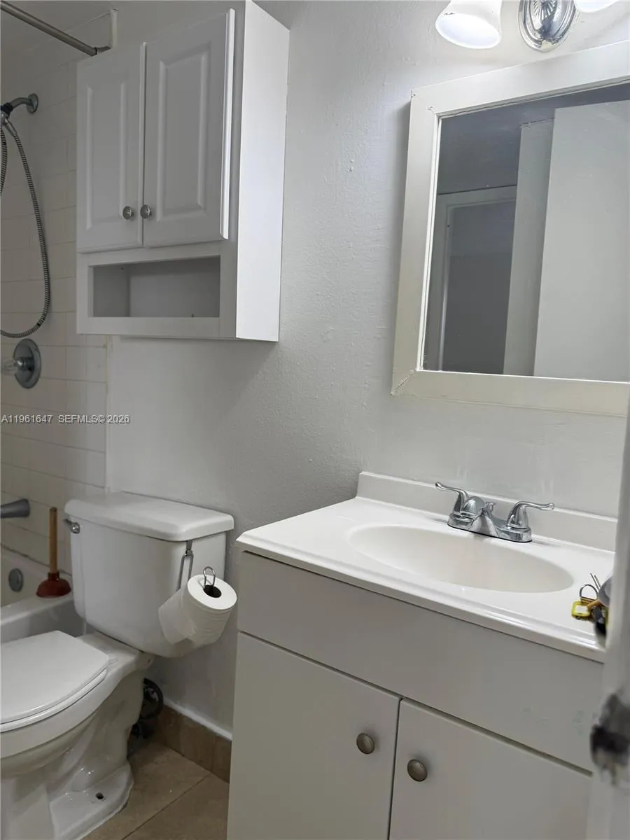 4805 Nw 7th St 408-15, Miami, Florida 33126, Miami, Florida 33126, 2 Bedrooms Bedrooms, ,2 BathroomsBathrooms,Residential Lease,For Rent,4805 Nw 7th St 408-15, Miami, Florida 33126,A11961647