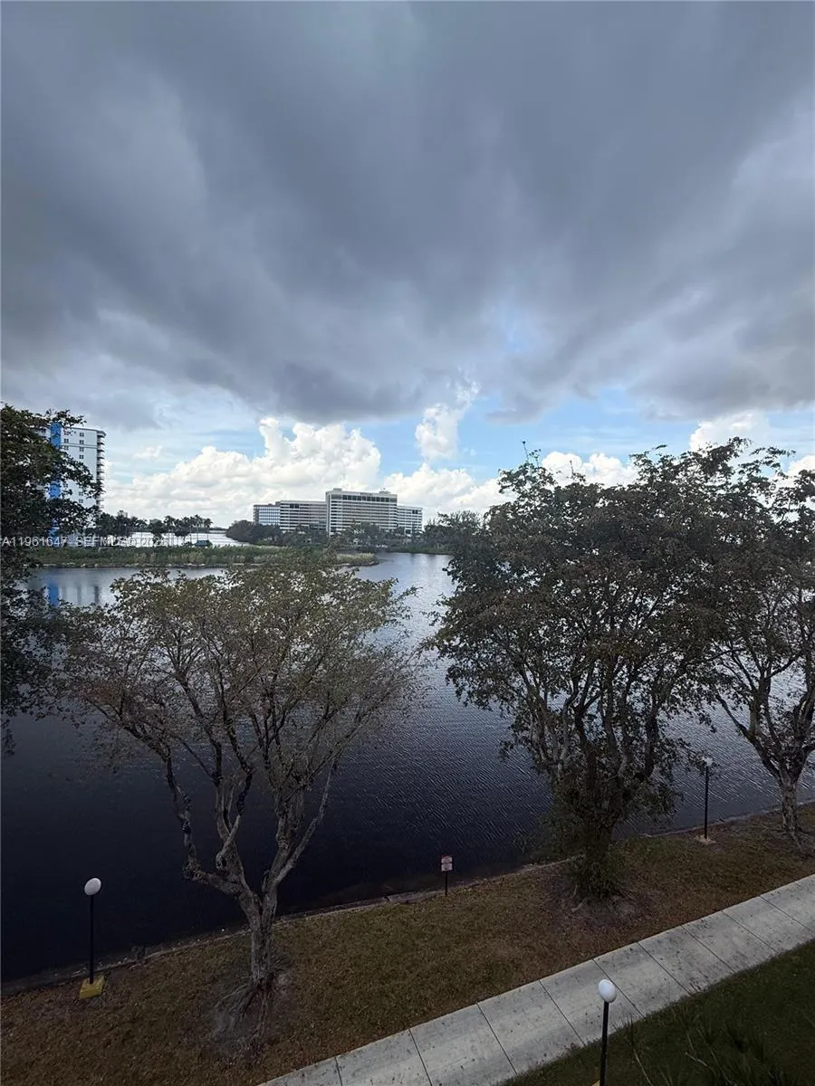 4805 Nw 7th St 408-15, Miami, Florida 33126, Miami, Florida 33126, 2 Bedrooms Bedrooms, ,2 BathroomsBathrooms,Residential Lease,For Rent,4805 Nw 7th St 408-15, Miami, Florida 33126,A11961647