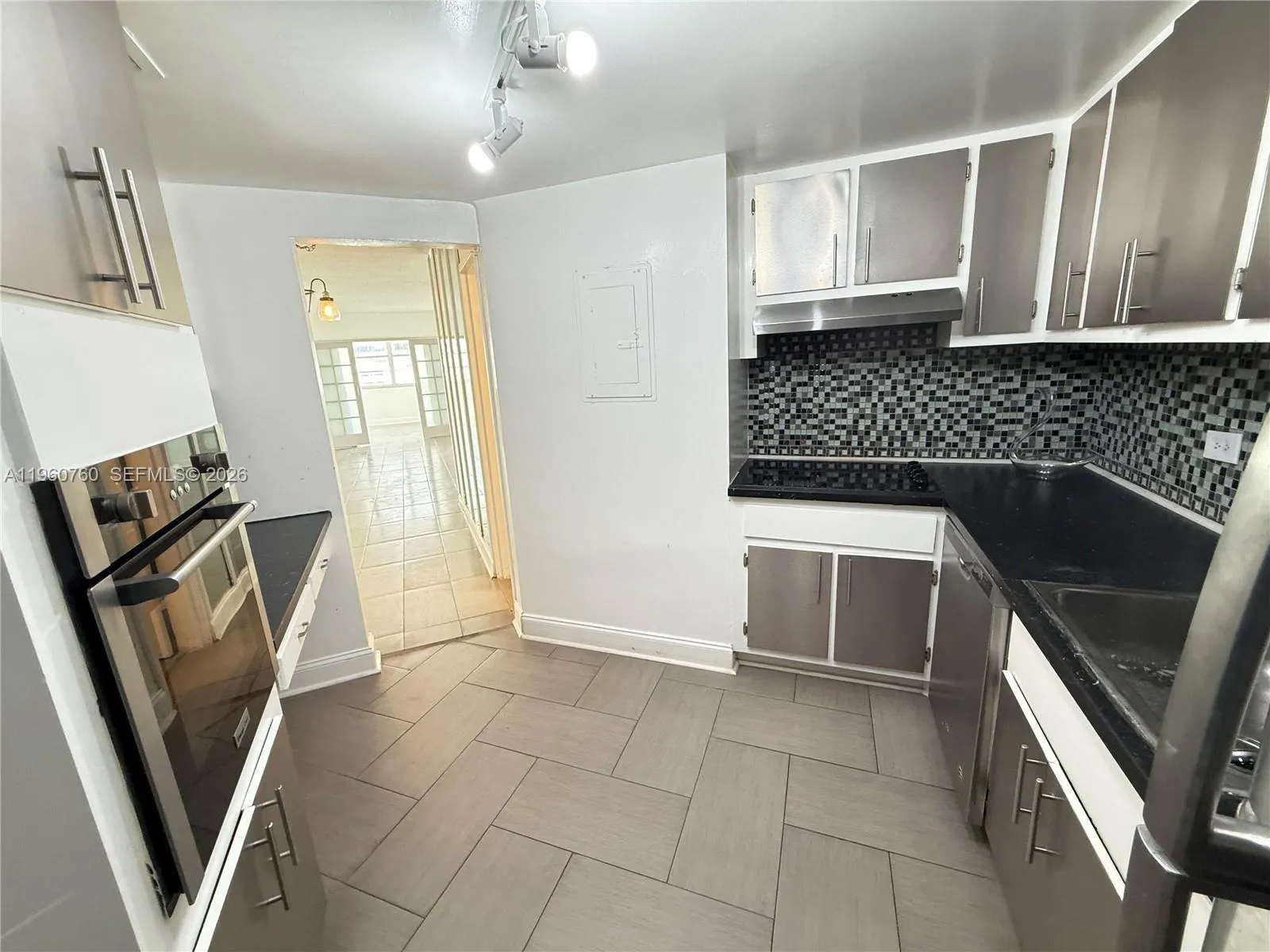 801 Brickell Bay Dr 761, Miami, Florida 33131, Miami, Florida 33131, 2 Bedrooms Bedrooms, ,2 BathroomsBathrooms,Residential,For Sale,801 Brickell Bay Dr 761, Miami, Florida 33131,A11960760