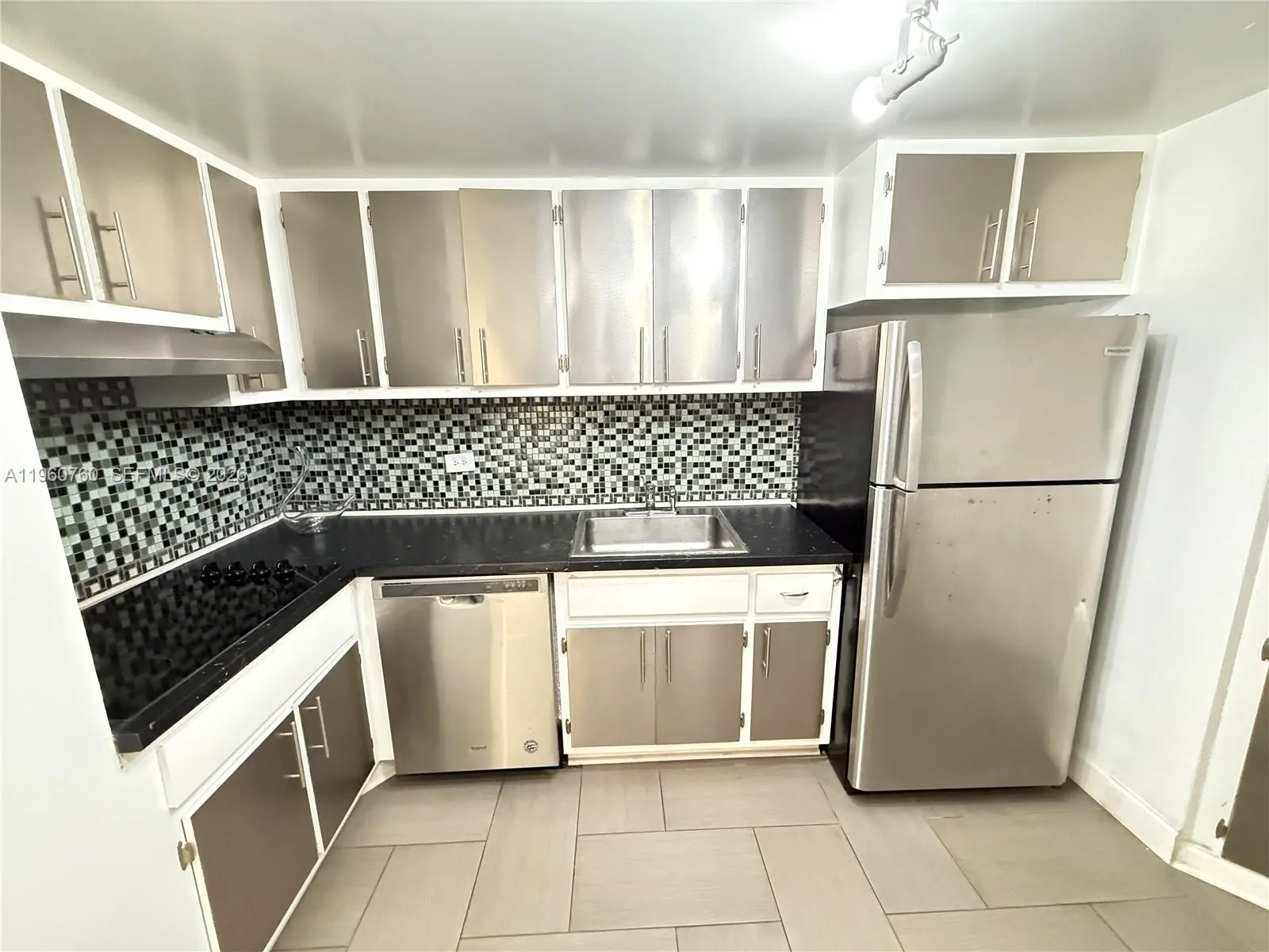 801 Brickell Bay Dr 761, Miami, Florida 33131, Miami, Florida 33131, 2 Bedrooms Bedrooms, ,2 BathroomsBathrooms,Residential,For Sale,801 Brickell Bay Dr 761, Miami, Florida 33131,A11960760