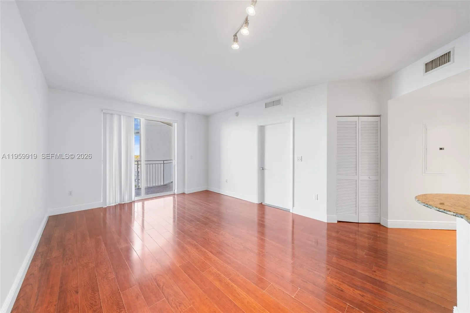 7280 Sw 90th St 605, Miami, Florida 33156, Miami, Florida 33156, 1 Bedroom Bedrooms, ,1 BathroomBathrooms,Residential Lease,For Rent,7280 Sw 90th St 605, Miami, Florida 33156,A11959919