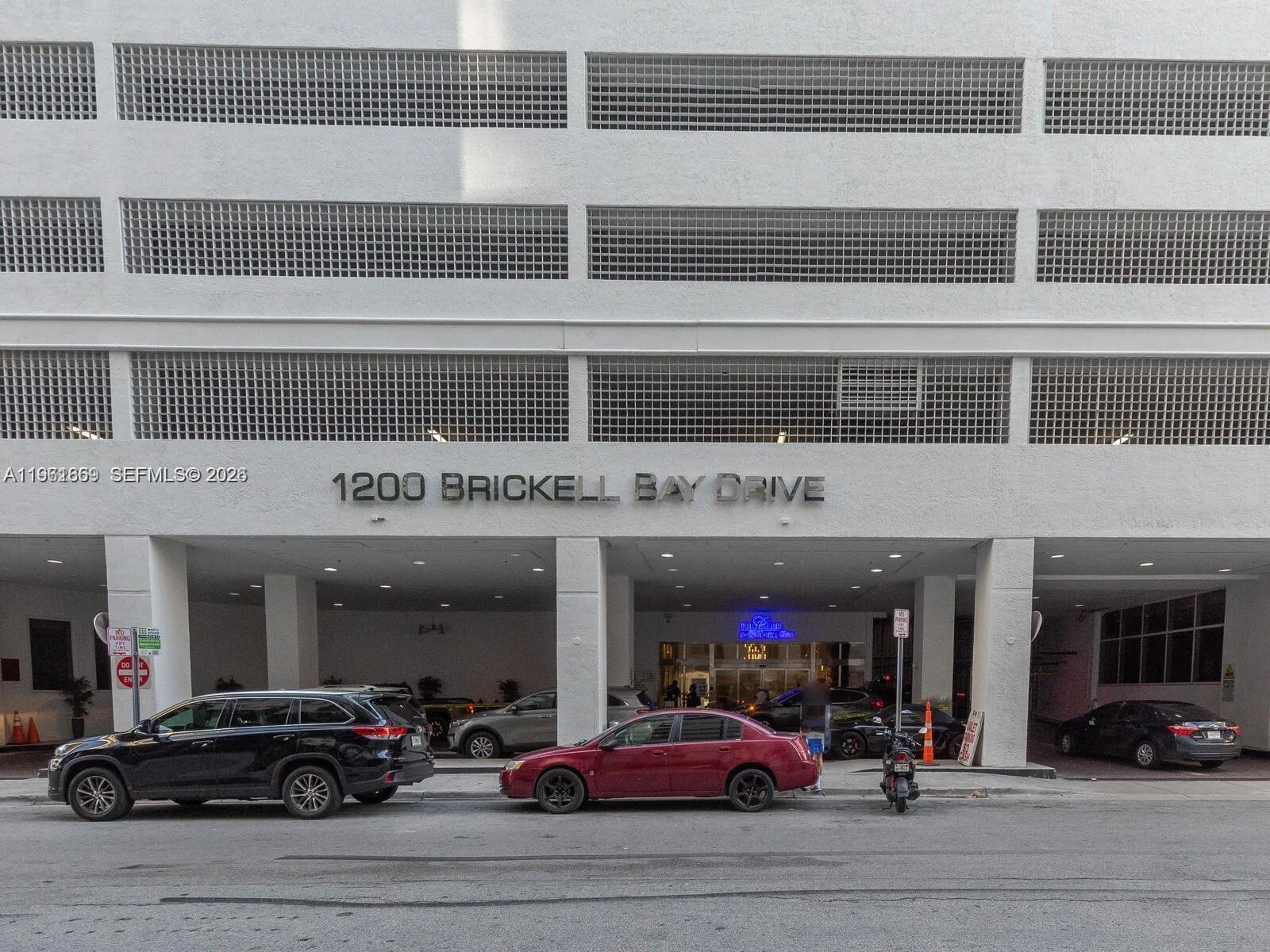 1200 Brickell Bay Dr 3210, Miami, Florida 33131, Miami, Florida 33131, ,1 BathroomBathrooms,Residential Lease,For Rent,1200 Brickell Bay Dr 3210, Miami, Florida 33131,A11961669
