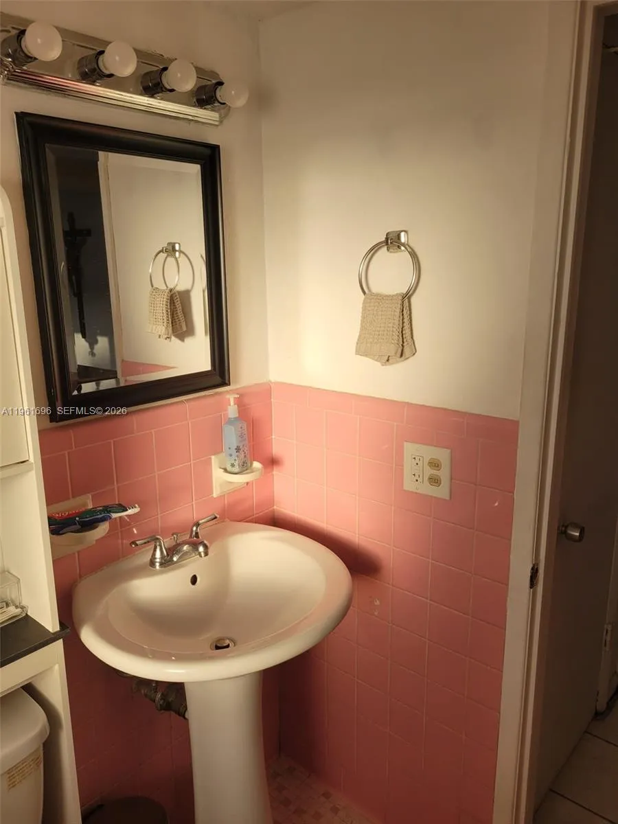 3881 W Flagler St 208, Miami, Florida 33134, Miami, Florida 33134, 1 Bedroom Bedrooms, ,1 BathroomBathrooms,Residential,For Sale,3881 W Flagler St 208, Miami, Florida 33134,A11961696