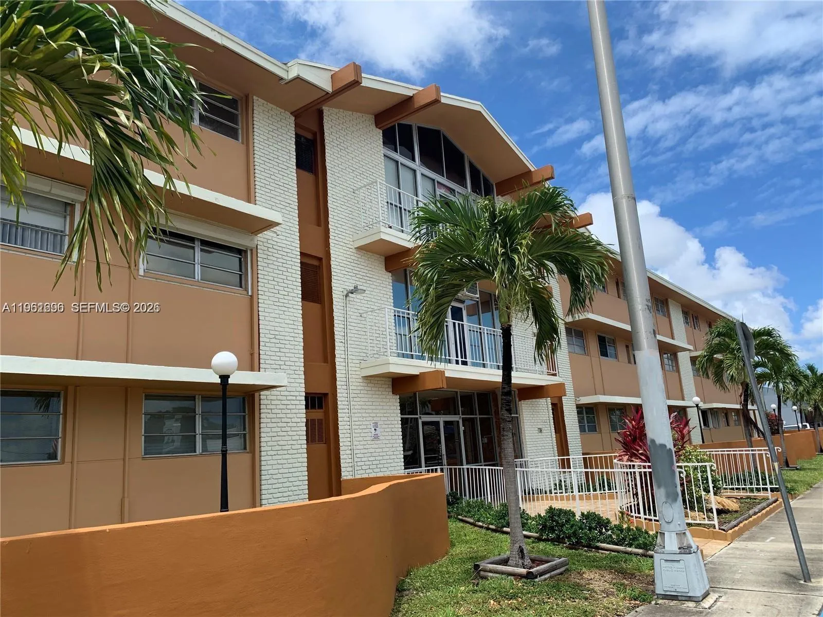 3881 W Flagler St 208, Miami, Florida 33134, Miami, Florida 33134, 1 Bedroom Bedrooms, ,1 BathroomBathrooms,Residential,For Sale,3881 W Flagler St 208, Miami, Florida 33134,A11961696