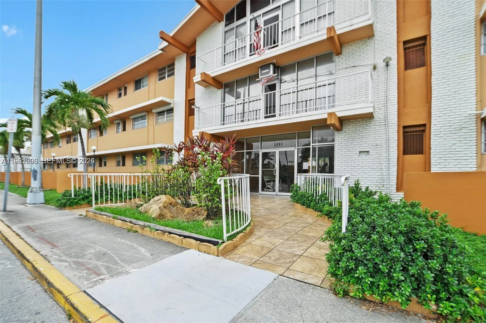 3881 W Flagler St 208, Miami, Florida 33134, Miami, Florida 33134, 1 Bedroom Bedrooms, ,1 BathroomBathrooms,Residential,For Sale,3881 W Flagler St 208, Miami, Florida 33134,A11961696