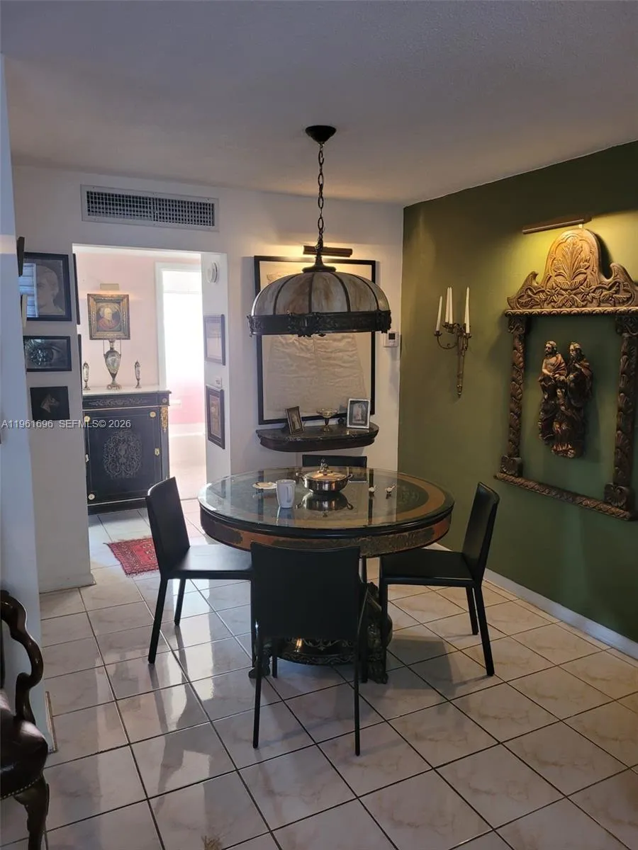 3881 W Flagler St 208, Miami, Florida 33134, Miami, Florida 33134, 1 Bedroom Bedrooms, ,1 BathroomBathrooms,Residential,For Sale,3881 W Flagler St 208, Miami, Florida 33134,A11961696