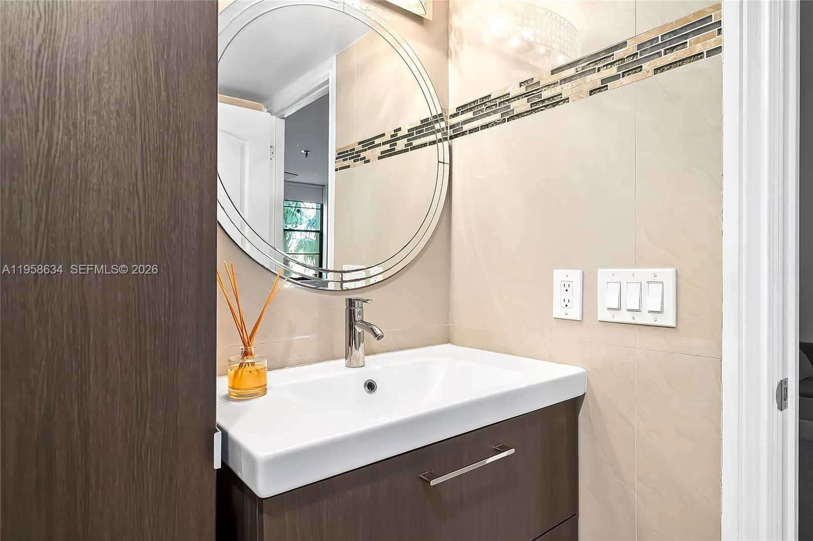 671 Ne 195th St 111e, Miami, Florida 33179, Miami, Florida 33179, 2 Bedrooms Bedrooms, ,2 BathroomsBathrooms,Residential,For Sale,671 Ne 195th St 111e, Miami, Florida 33179,A11958634