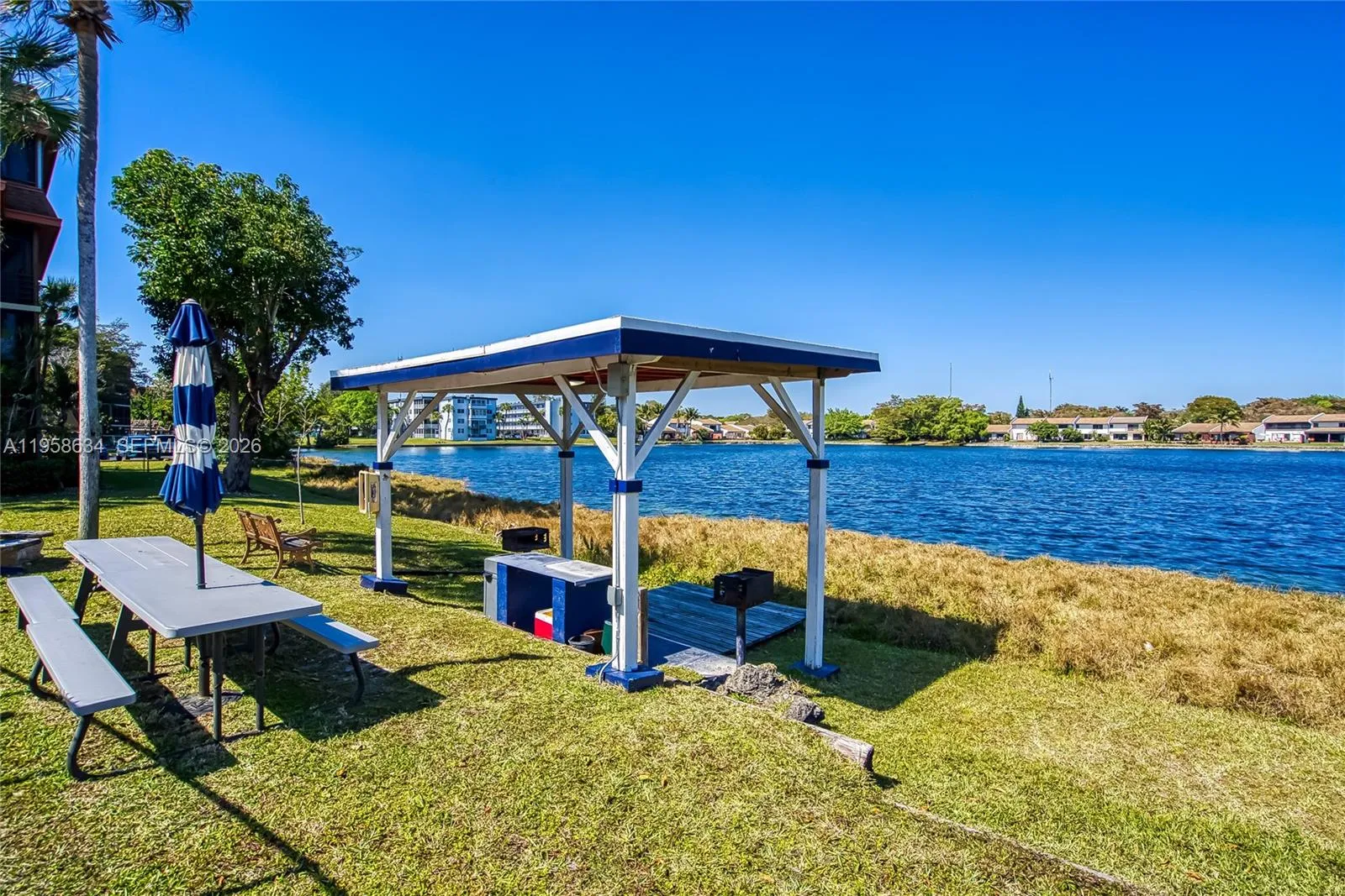 671 Ne 195th St 111e, Miami, Florida 33179, Miami, Florida 33179, 2 Bedrooms Bedrooms, ,2 BathroomsBathrooms,Residential,For Sale,671 Ne 195th St 111e, Miami, Florida 33179,A11958634