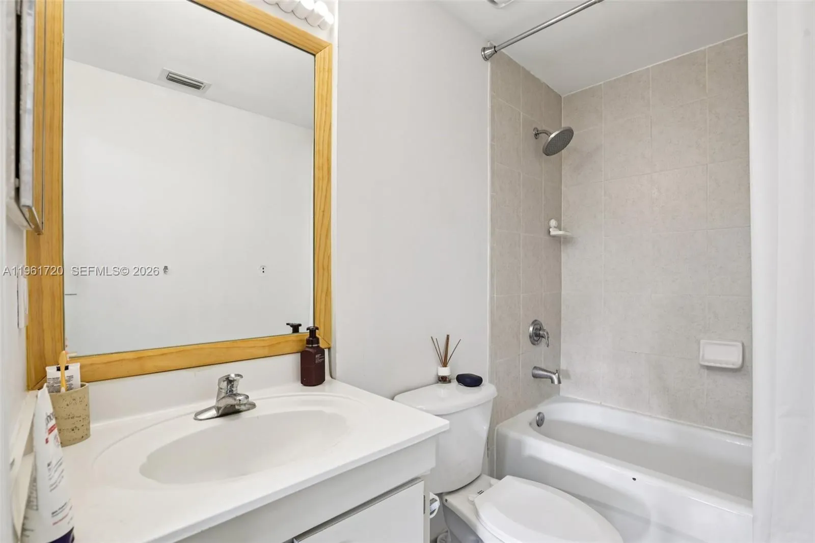 7200 Nw 114th Ave 106, Doral, Florida 33178, Doral, Florida 33178, 2 Bedrooms Bedrooms, ,2 BathroomsBathrooms,Residential,For Sale,7200 Nw 114th Ave 106, Doral, Florida 33178,A11961720