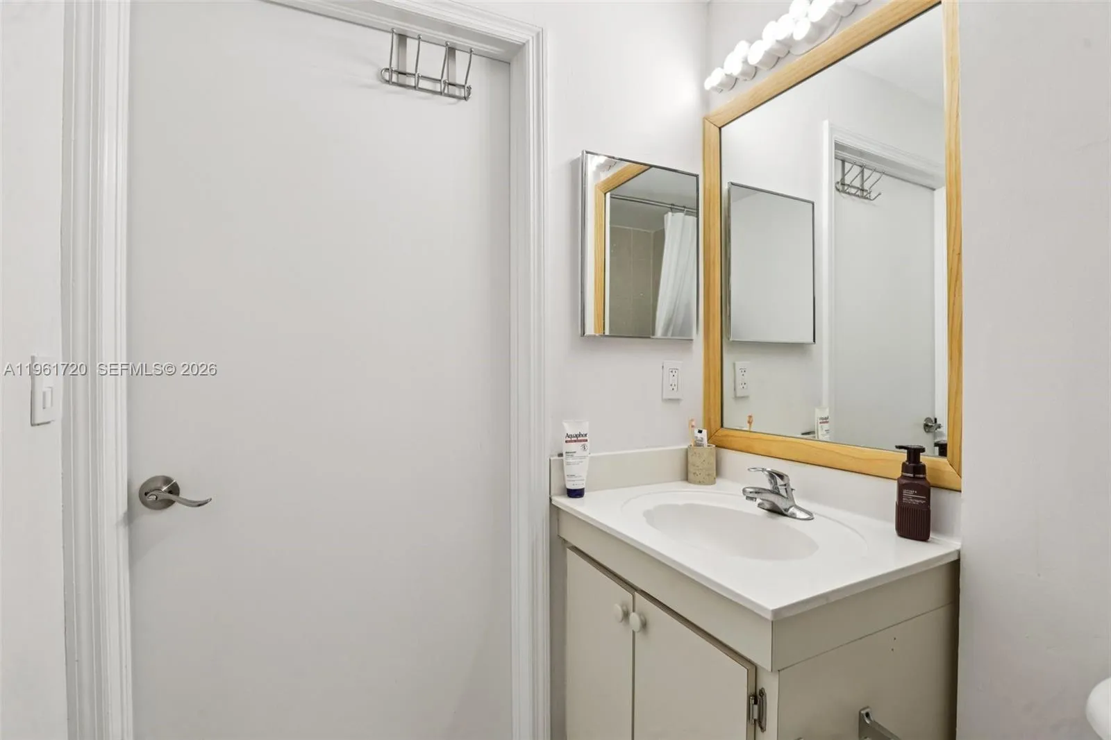 7200 Nw 114th Ave 106, Doral, Florida 33178, Doral, Florida 33178, 2 Bedrooms Bedrooms, ,2 BathroomsBathrooms,Residential,For Sale,7200 Nw 114th Ave 106, Doral, Florida 33178,A11961720