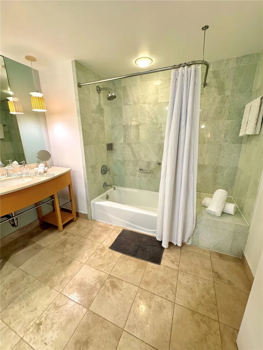 18683 Collins Ave 2006, Sunny Isles Beach, Florida, Sunny Isles Beach, Florida 33160, 1 Bedroom Bedrooms, ,1 BathroomBathrooms,Residential,For Sale,18683 Collins Ave 2006, Sunny Isles Beach, Florida,A11960098