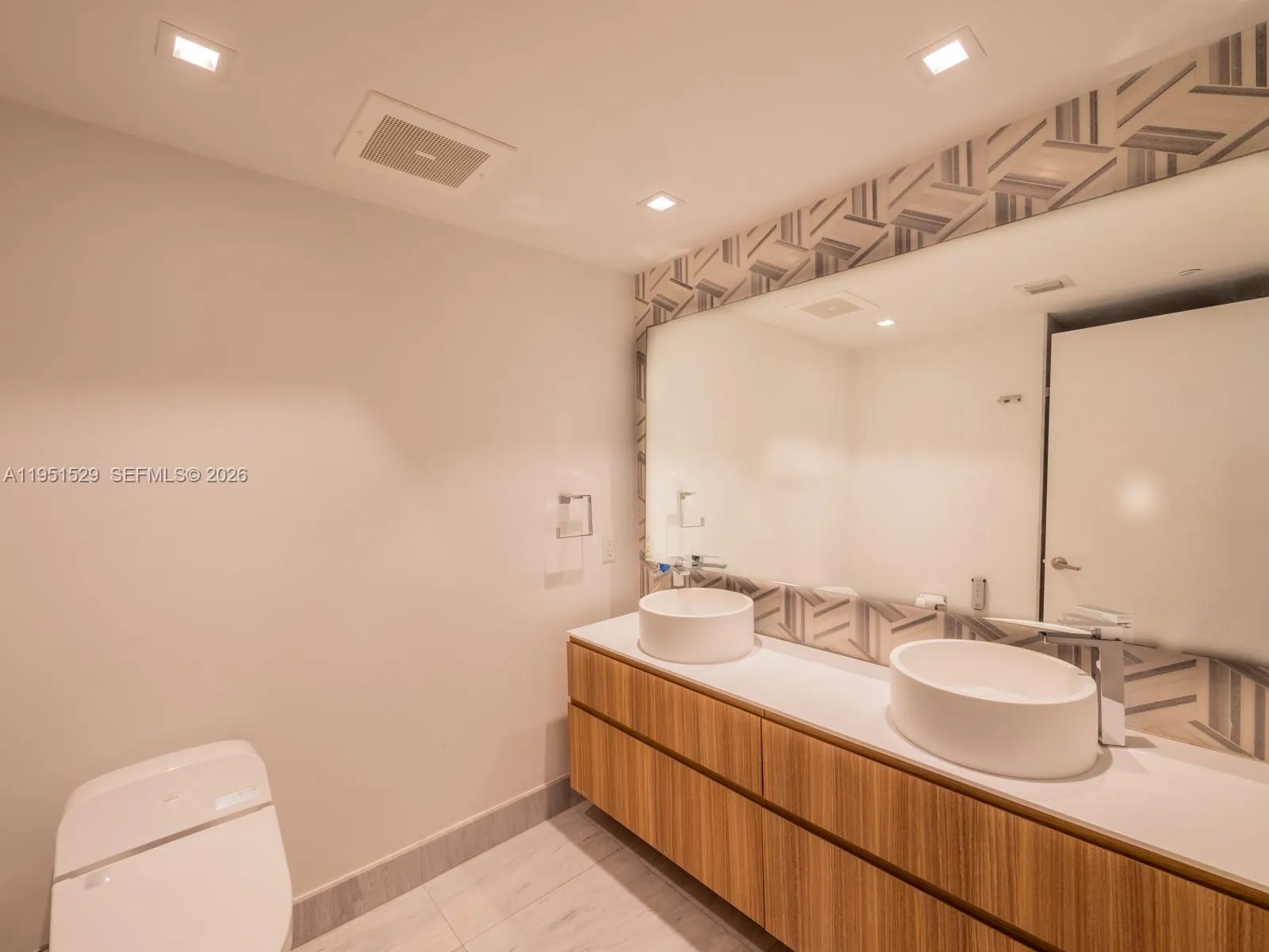 465 Brickell Ave 2304, Miami, Florida 33131, Miami, Florida 33131, 1 Bedroom Bedrooms, ,1 BathroomBathrooms,Residential,For Sale,465 Brickell Ave 2304, Miami, Florida 33131,A11951529