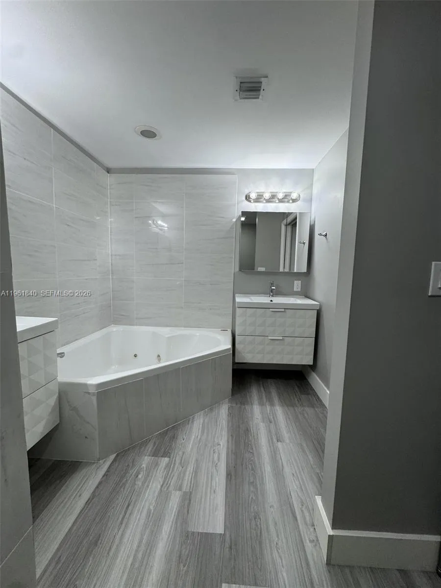 9725 Nw 52nd St 114, Doral, Florida 33178, Doral, Florida 33178, 3 Bedrooms Bedrooms, ,2 BathroomsBathrooms,Residential Lease,For Rent,9725 Nw 52nd St 114, Doral, Florida 33178,A11961840
