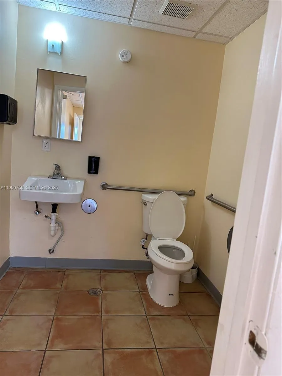 7121 Sw 43 St, Miami, Florida 33155, Miami, Florida 33155, ,Commercial Lease,For Rent,7121 Sw 43 St, Miami, Florida 33155,A11960758