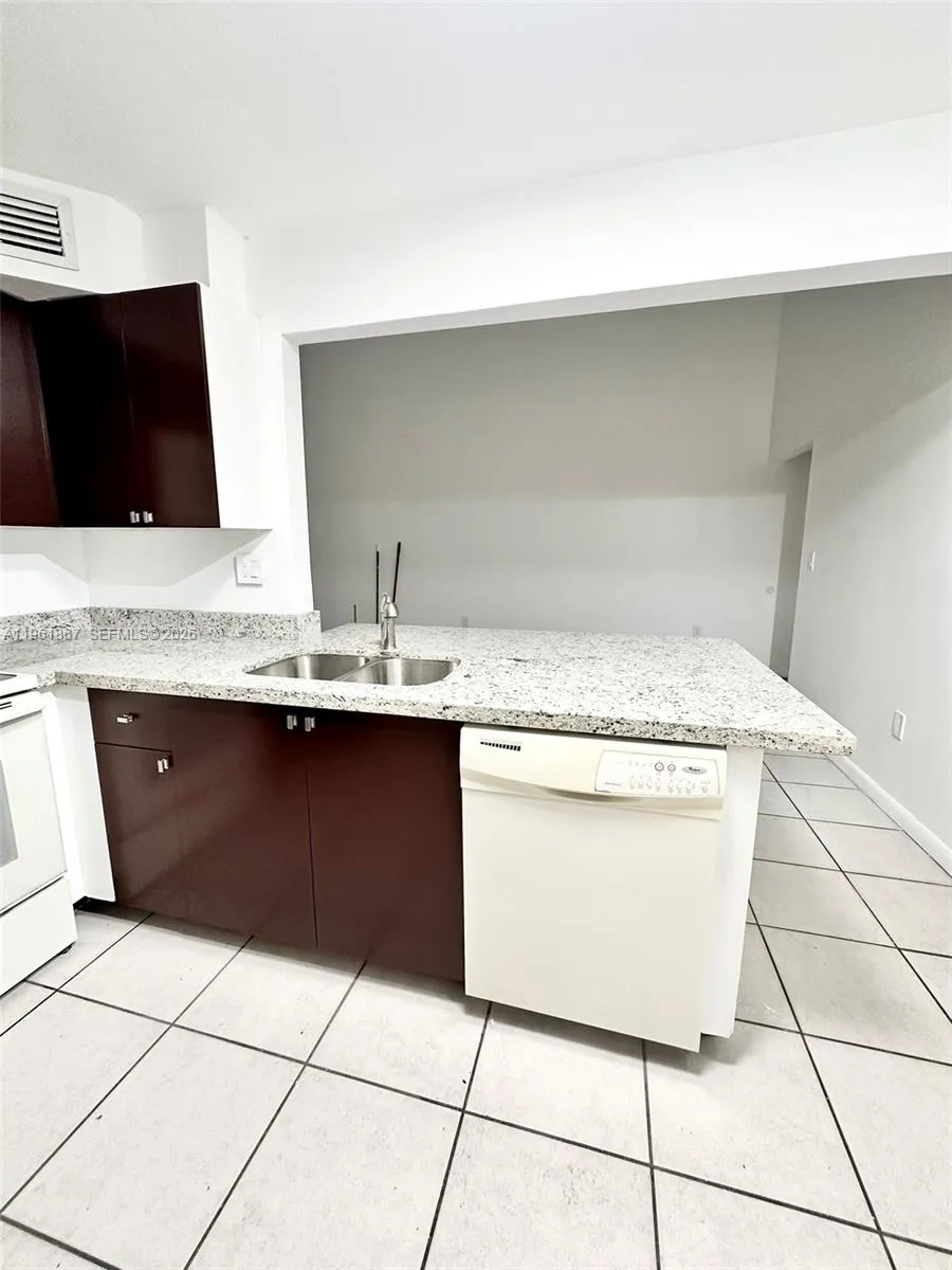 10237 Nw 9th St Cir 210-4, Miami, Florida 33172, Miami, Florida 33172, 2 Bedrooms Bedrooms, ,2 BathroomsBathrooms,Residential Lease,For Rent,10237 Nw 9th St Cir 210-4, Miami, Florida 33172,A11961867