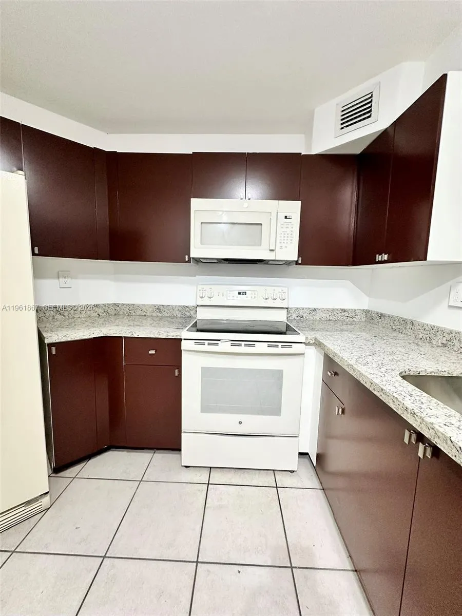 10237 Nw 9th St Cir 210-4, Miami, Florida 33172, Miami, Florida 33172, 2 Bedrooms Bedrooms, ,2 BathroomsBathrooms,Residential Lease,For Rent,10237 Nw 9th St Cir 210-4, Miami, Florida 33172,A11961867
