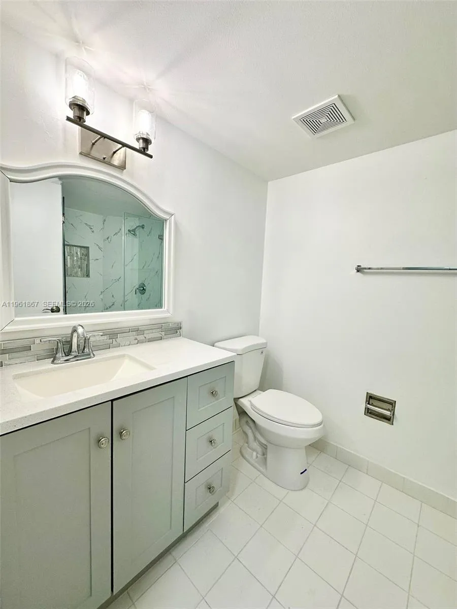 10237 Nw 9th St Cir 210-4, Miami, Florida 33172, Miami, Florida 33172, 2 Bedrooms Bedrooms, ,2 BathroomsBathrooms,Residential Lease,For Rent,10237 Nw 9th St Cir 210-4, Miami, Florida 33172,A11961867