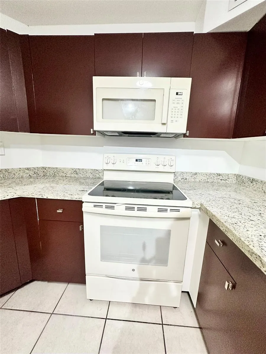 10237 Nw 9th St Cir 210-4, Miami, Florida 33172, Miami, Florida 33172, 2 Bedrooms Bedrooms, ,2 BathroomsBathrooms,Residential Lease,For Rent,10237 Nw 9th St Cir 210-4, Miami, Florida 33172,A11961867