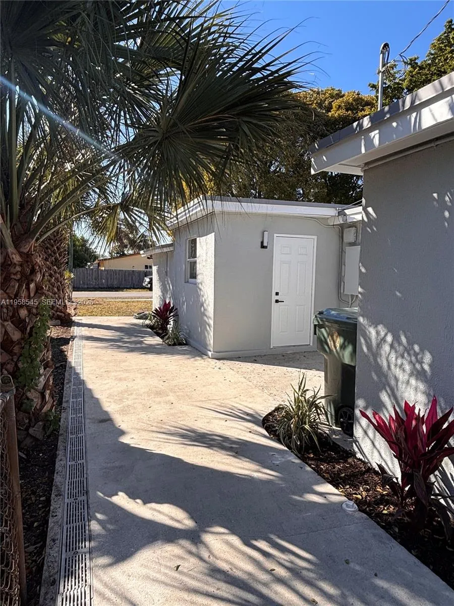 5655 Ne 6th Ave, Oakland Park, Florida 33334, Oakland Park, Florida 33334, 3 Bedrooms Bedrooms, ,2 BathroomsBathrooms,Residential,For Sale,5655 Ne 6th Ave, Oakland Park, Florida 33334,A11958545