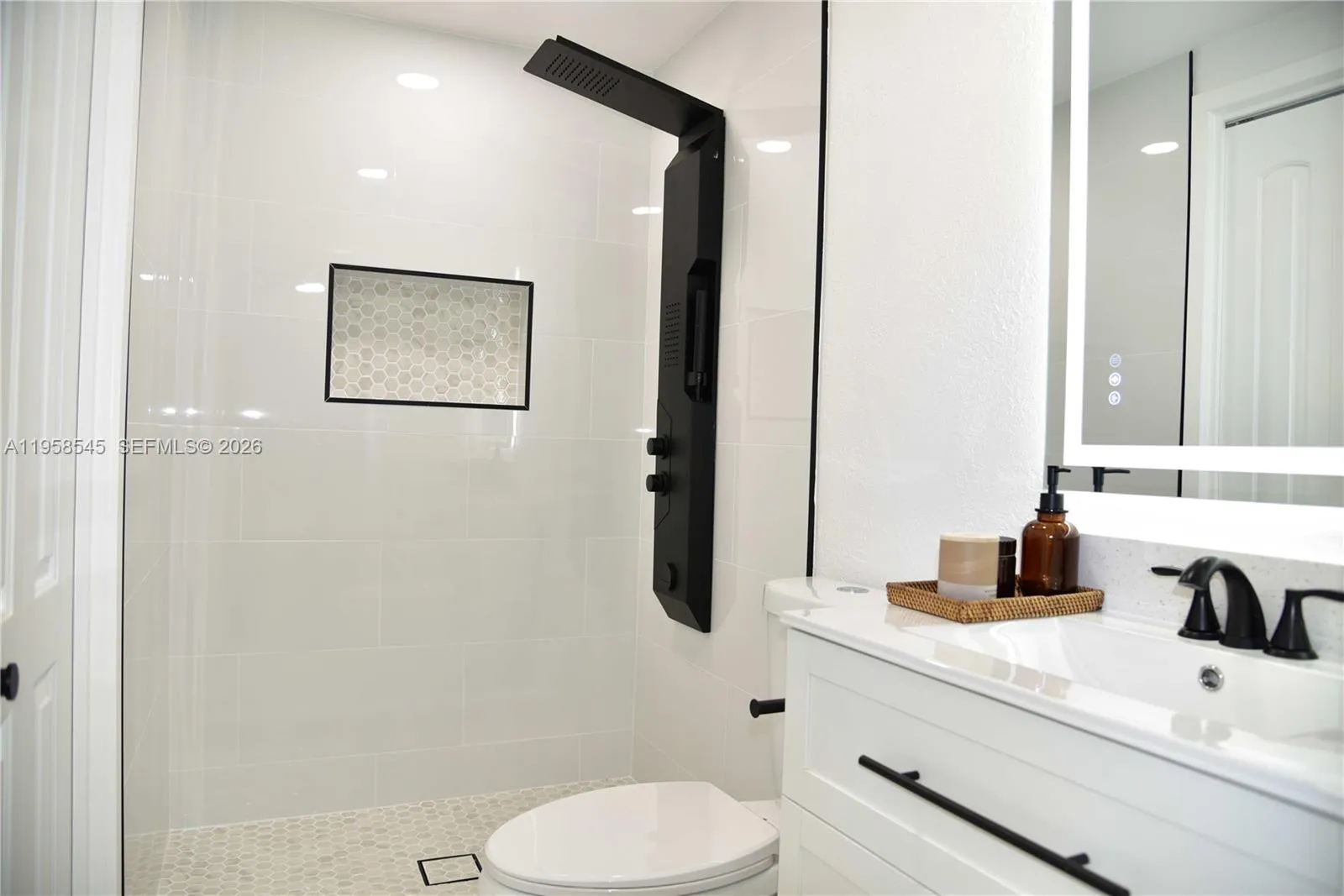 5655 Ne 6th Ave, Oakland Park, Florida 33334, Oakland Park, Florida 33334, 3 Bedrooms Bedrooms, ,2 BathroomsBathrooms,Residential,For Sale,5655 Ne 6th Ave, Oakland Park, Florida 33334,A11958545