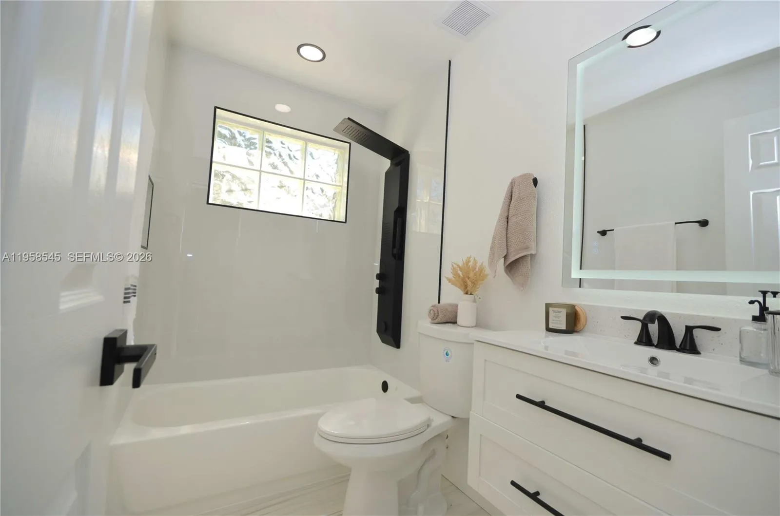 5655 Ne 6th Ave, Oakland Park, Florida 33334, Oakland Park, Florida 33334, 3 Bedrooms Bedrooms, ,2 BathroomsBathrooms,Residential,For Sale,5655 Ne 6th Ave, Oakland Park, Florida 33334,A11958545