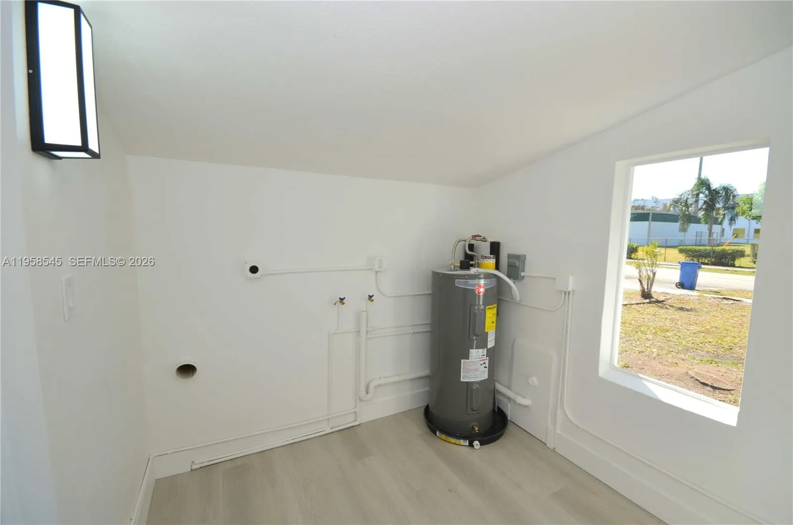 5655 Ne 6th Ave, Oakland Park, Florida 33334, Oakland Park, Florida 33334, 3 Bedrooms Bedrooms, ,2 BathroomsBathrooms,Residential,For Sale,5655 Ne 6th Ave, Oakland Park, Florida 33334,A11958545