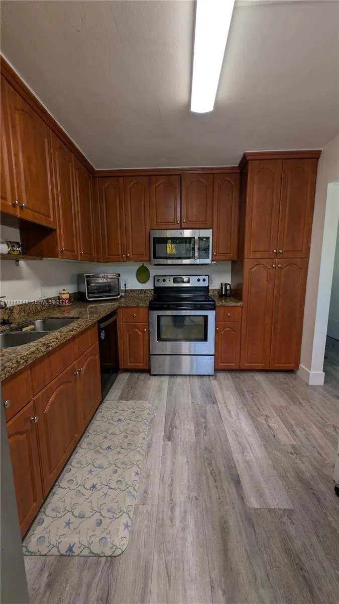 369 Lakeview Dr 101, Weston, Florida 33326, Weston, Florida 33326, 2 Bedrooms Bedrooms, ,2 BathroomsBathrooms,Residential Lease,For Rent,369 Lakeview Dr 101, Weston, Florida 33326,A11957649