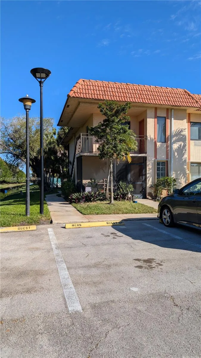 369 Lakeview Dr 101, Weston, Florida 33326, Weston, Florida 33326, 2 Bedrooms Bedrooms, ,2 BathroomsBathrooms,Residential Lease,For Rent,369 Lakeview Dr 101, Weston, Florida 33326,A11957649