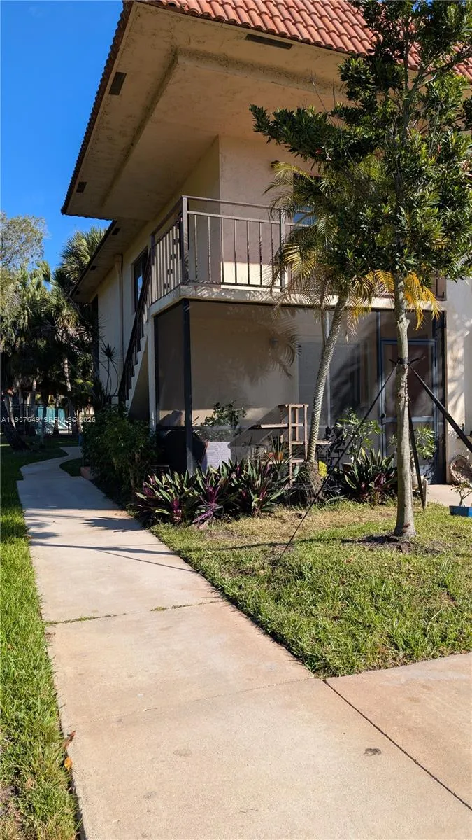 369 Lakeview Dr 101, Weston, Florida 33326, Weston, Florida 33326, 2 Bedrooms Bedrooms, ,2 BathroomsBathrooms,Residential Lease,For Rent,369 Lakeview Dr 101, Weston, Florida 33326,A11957649