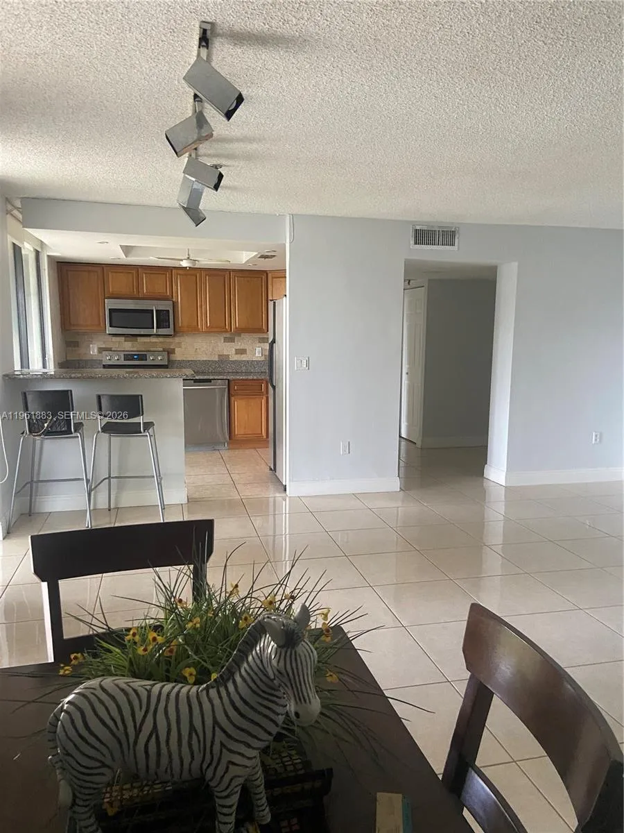 665 Ne 195th St 119, Miami, Florida 33179, Miami, Florida 33179, 2 Bedrooms Bedrooms, ,2 BathroomsBathrooms,Residential,For Sale,665 Ne 195th St 119, Miami, Florida 33179,A11961883