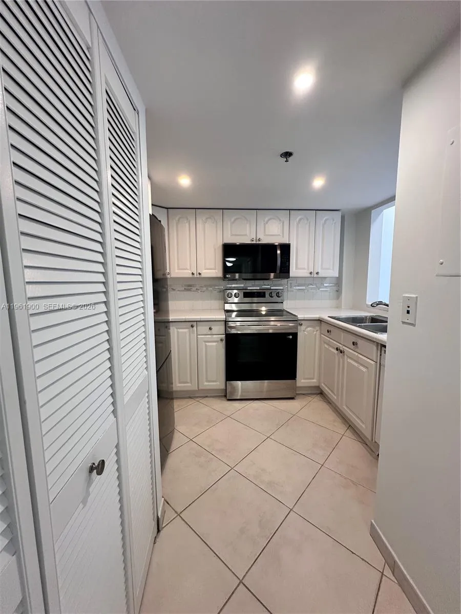 540 Brickell Key Dr 302, Miami, Florida 33131, Miami, Florida 33131, 1 Bedroom Bedrooms, ,1 BathroomBathrooms,Residential,For Sale,540 Brickell Key Dr 302, Miami, Florida 33131,A11961900