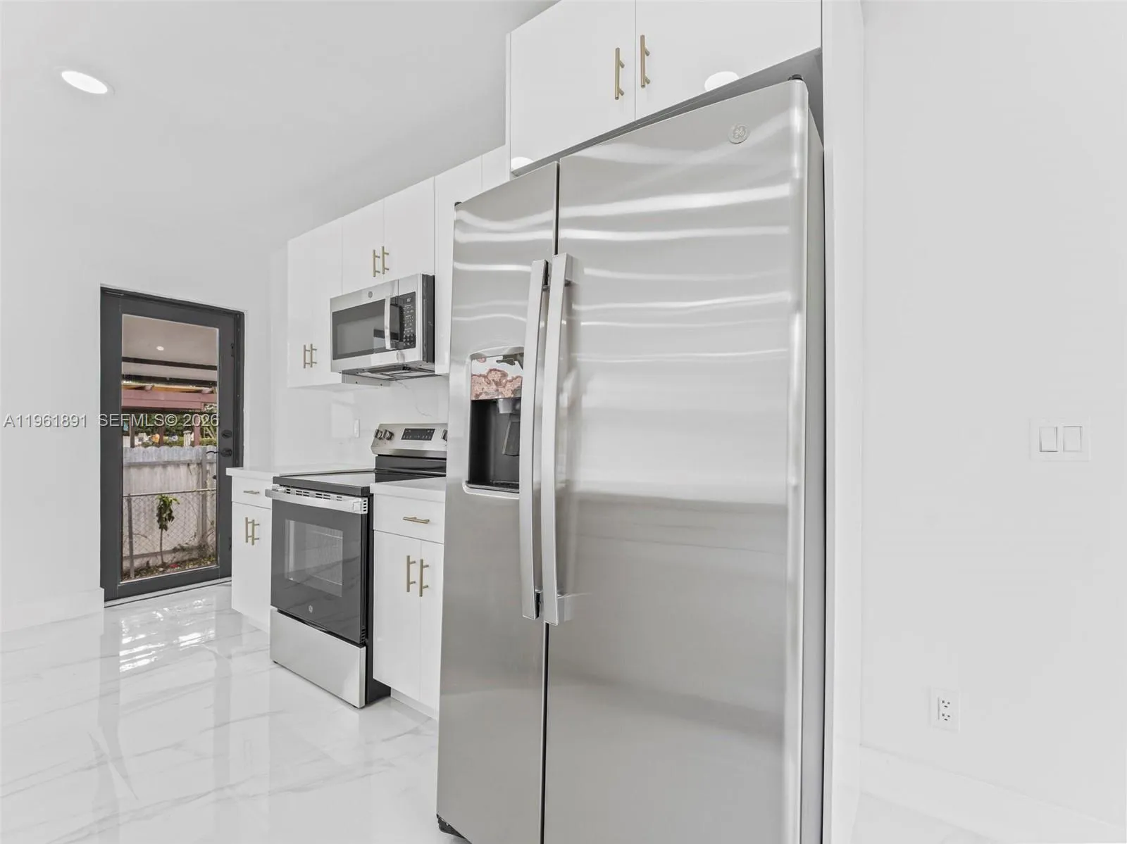 2500 Sw 23rd Ter, Miami, Florida 33145, Miami, Florida 33145, 3 Bedrooms Bedrooms, ,2 BathroomsBathrooms,Residential,For Sale,2500 Sw 23rd Ter, Miami, Florida 33145,A11961891