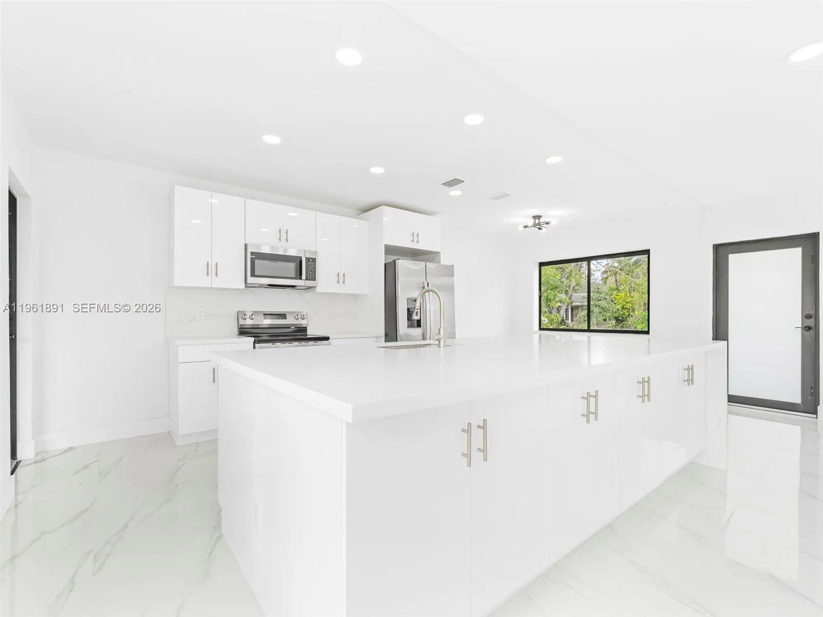 2500 Sw 23rd Ter, Miami, Florida 33145, Miami, Florida 33145, 3 Bedrooms Bedrooms, ,2 BathroomsBathrooms,Residential,For Sale,2500 Sw 23rd Ter, Miami, Florida 33145,A11961891