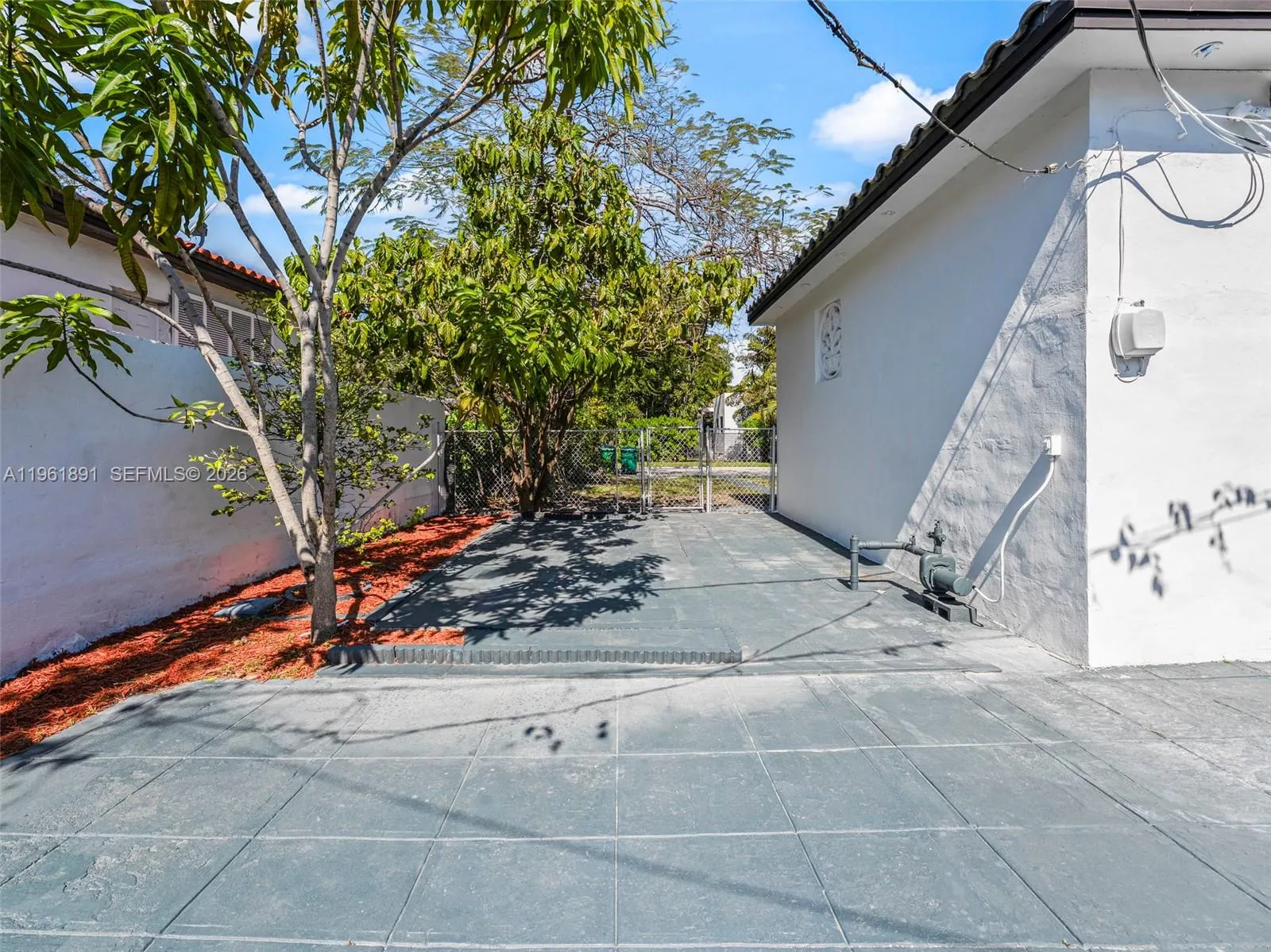 2500 Sw 23rd Ter, Miami, Florida 33145, Miami, Florida 33145, 3 Bedrooms Bedrooms, ,2 BathroomsBathrooms,Residential,For Sale,2500 Sw 23rd Ter, Miami, Florida 33145,A11961891