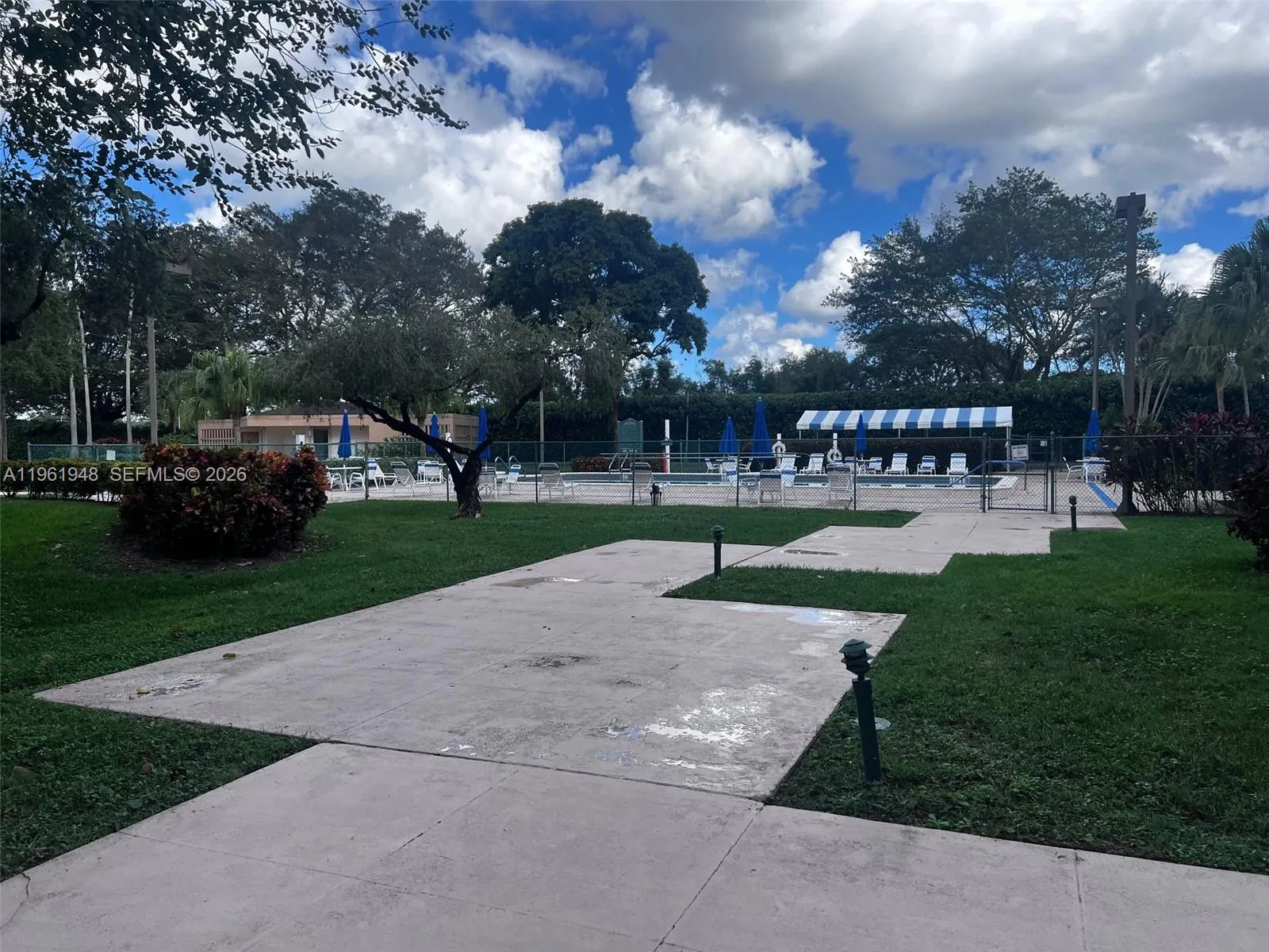 1300 Saint Charles Pl L22, Pembroke Pines, Florida, Pembroke Pines, Florida 33026, 1 Bedroom Bedrooms, ,2 BathroomsBathrooms,Residential,For Sale,1300 Saint Charles Pl L22, Pembroke Pines, Florida,A11961948