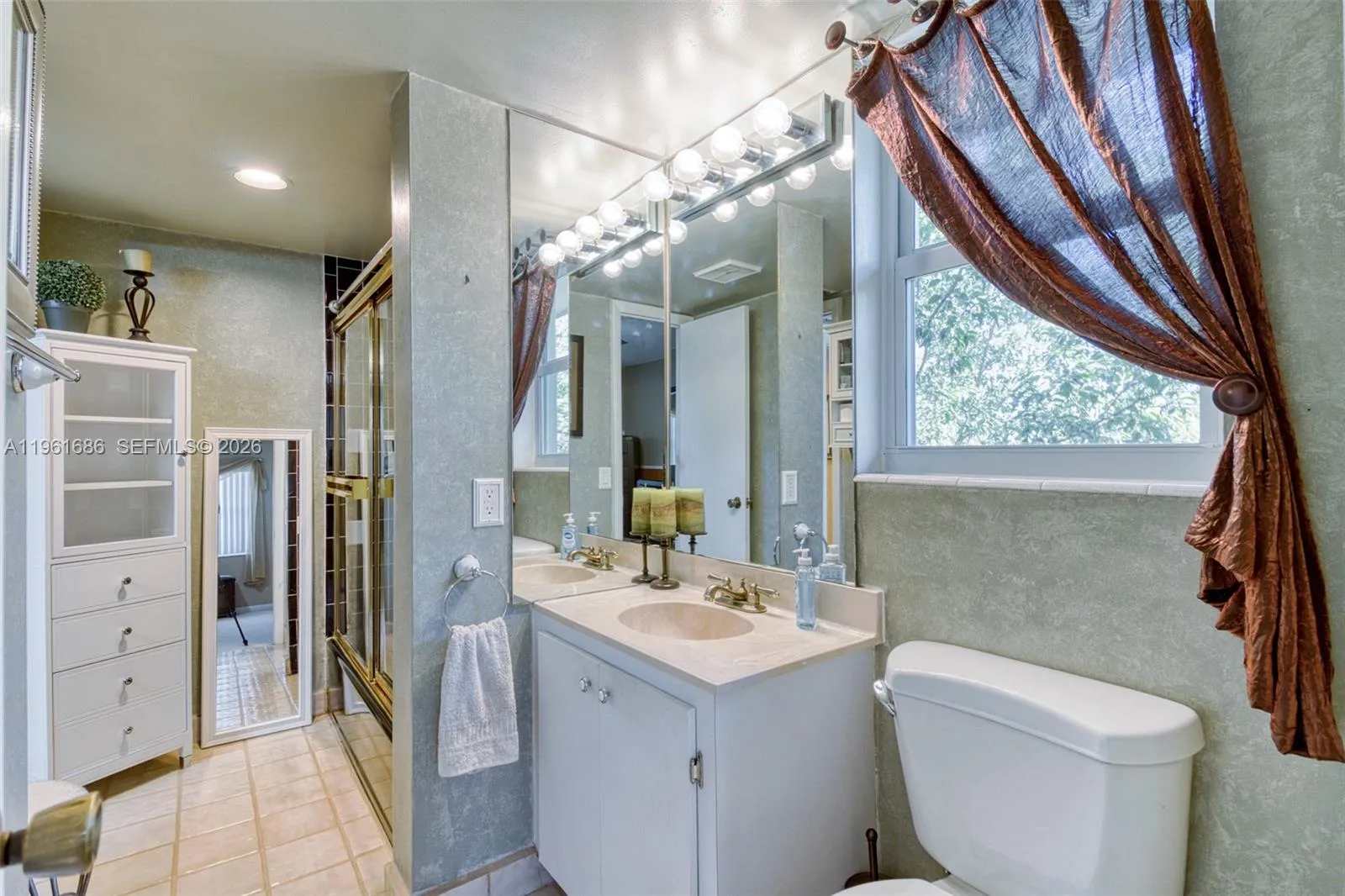 1400 Ne 57th Ct 301, Fort Lauderdale, Florida 3333, Fort Lauderdale, Florida 33334, 2 Bedrooms Bedrooms, ,1 BathroomBathrooms,Residential,For Sale,1400 Ne 57th Ct 301, Fort Lauderdale, Florida 3333,A11961686