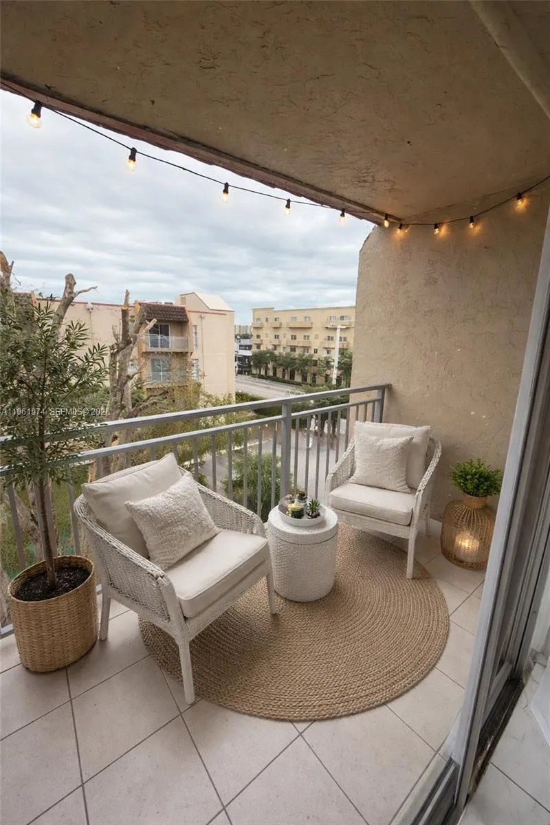 4855 Nw 7th St 409-6, Miami, Florida 33126, Miami, Florida 33126, 2 Bedrooms Bedrooms, ,2 BathroomsBathrooms,Residential Lease,For Rent,4855 Nw 7th St 409-6, Miami, Florida 33126,A11961974