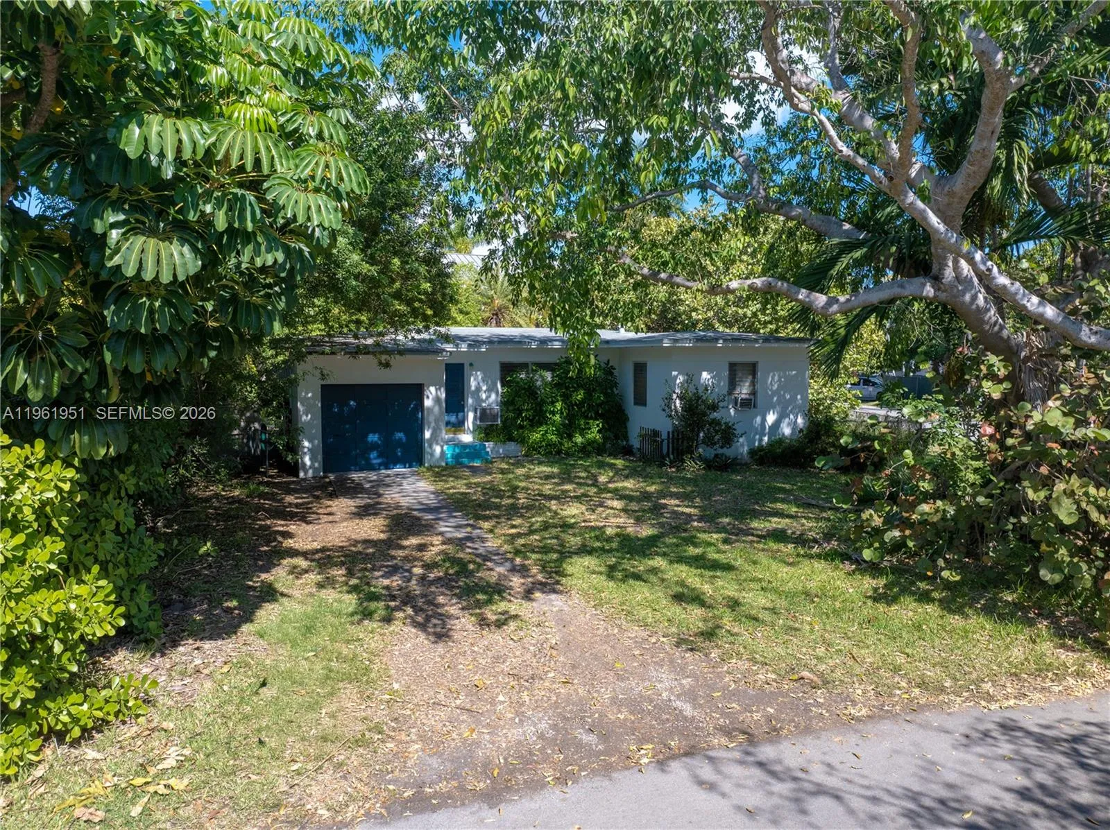 301 Redwood Ln, Key Biscayne, Florida 33149, Key Biscayne, Florida 33149, 3 Bedrooms Bedrooms, ,2 BathroomsBathrooms,Residential,For Sale,301 Redwood Ln, Key Biscayne, Florida 33149,A11961951