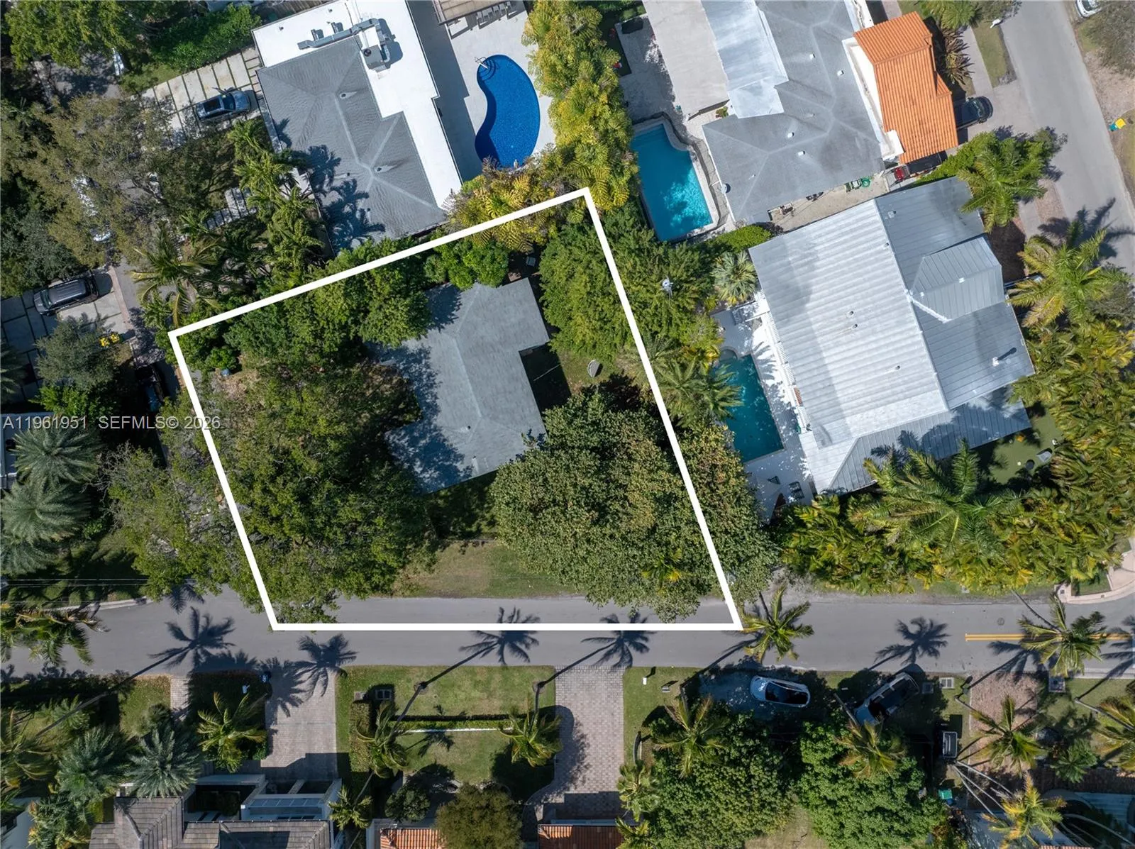 301 Redwood Ln, Key Biscayne, Florida 33149, Key Biscayne, Florida 33149, 3 Bedrooms Bedrooms, ,2 BathroomsBathrooms,Residential,For Sale,301 Redwood Ln, Key Biscayne, Florida 33149,A11961951