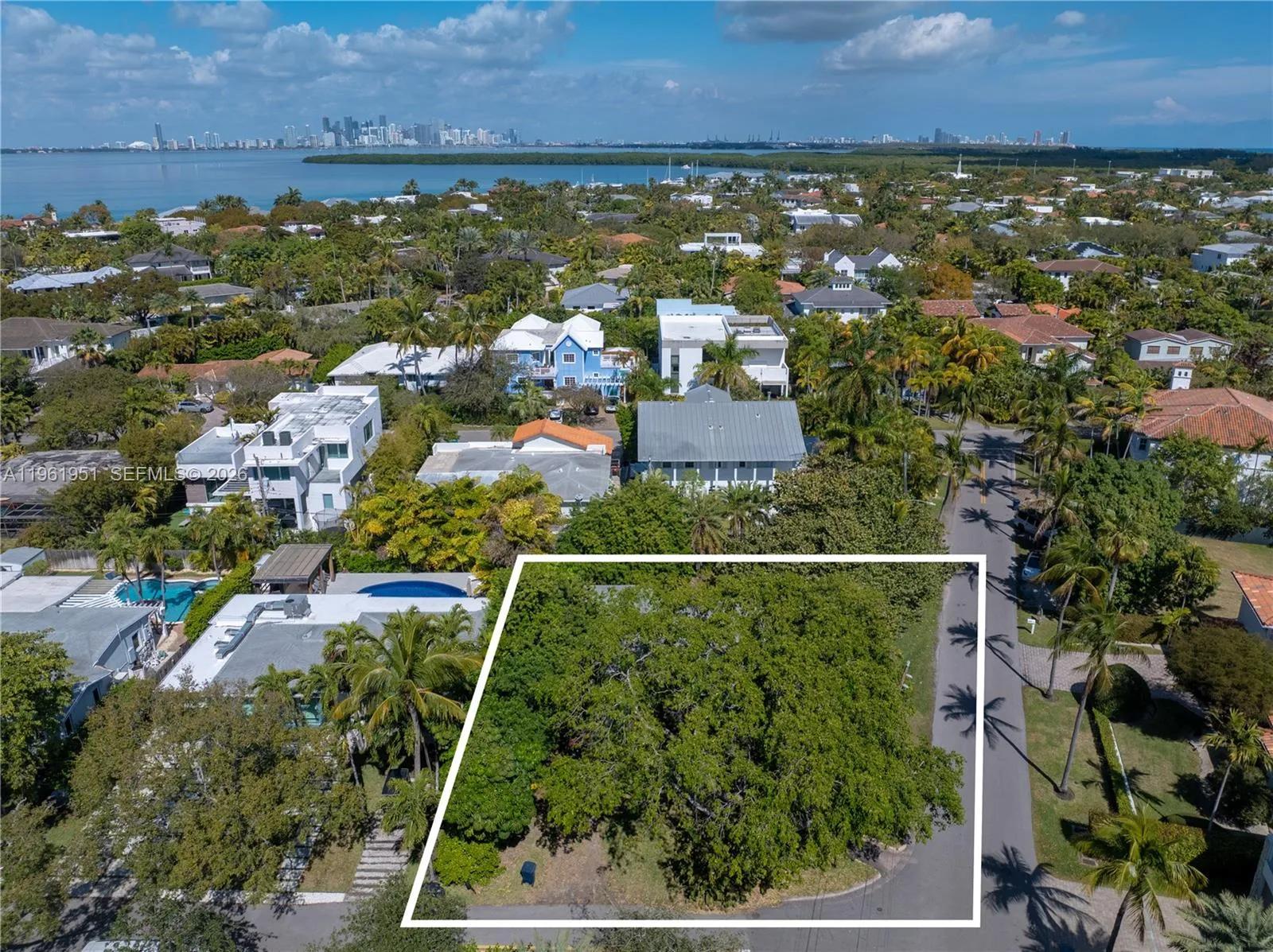301 Redwood Ln, Key Biscayne, Florida 33149, Key Biscayne, Florida 33149, 3 Bedrooms Bedrooms, ,2 BathroomsBathrooms,Residential,For Sale,301 Redwood Ln, Key Biscayne, Florida 33149,A11961951