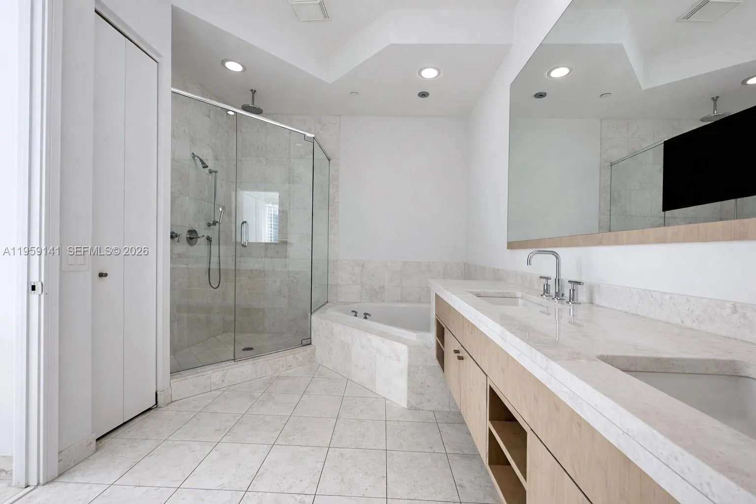 900 Brickell Key Blvd 2405, Miami, Florida 33131, Miami, Florida 33131, 2 Bedrooms Bedrooms, ,2 BathroomsBathrooms,Residential,For Sale,900 Brickell Key Blvd 2405, Miami, Florida 33131,A11959141