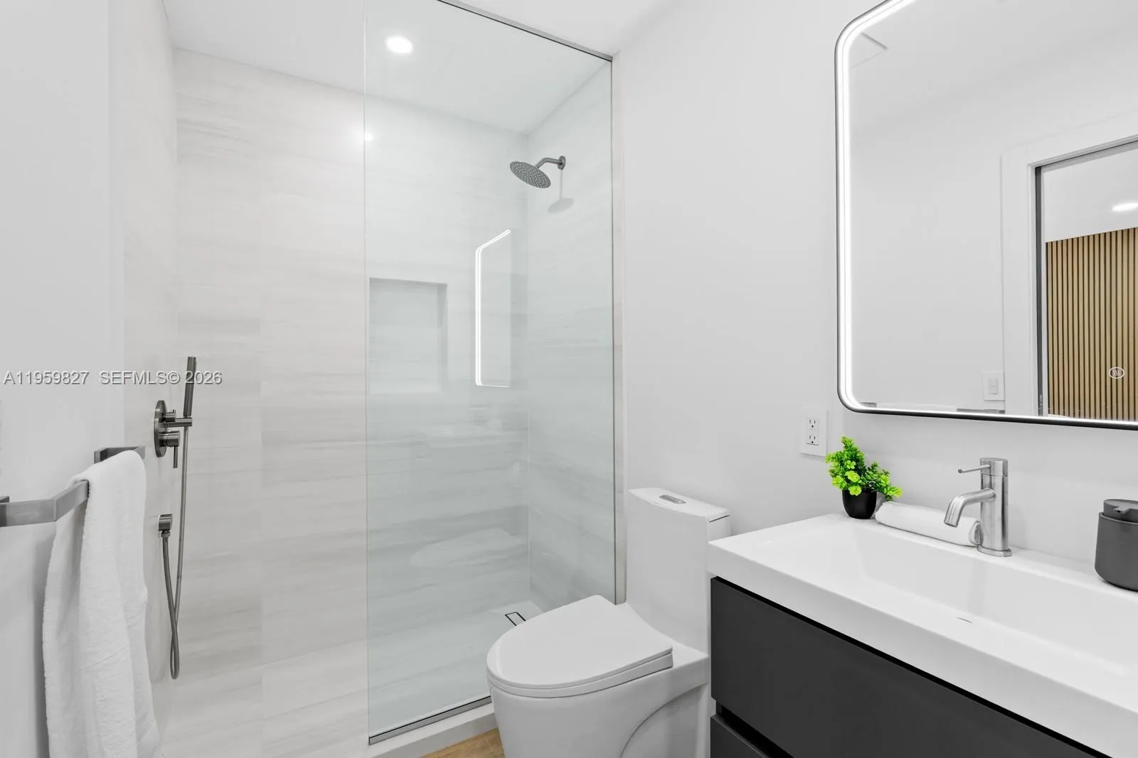 85 W Shore Dr W, Miami, Florida 33133, Miami, Florida 33133, 5 Bedrooms Bedrooms, ,5 BathroomsBathrooms,Residential,For Sale,85 W Shore Dr W, Miami, Florida 33133,A11959827