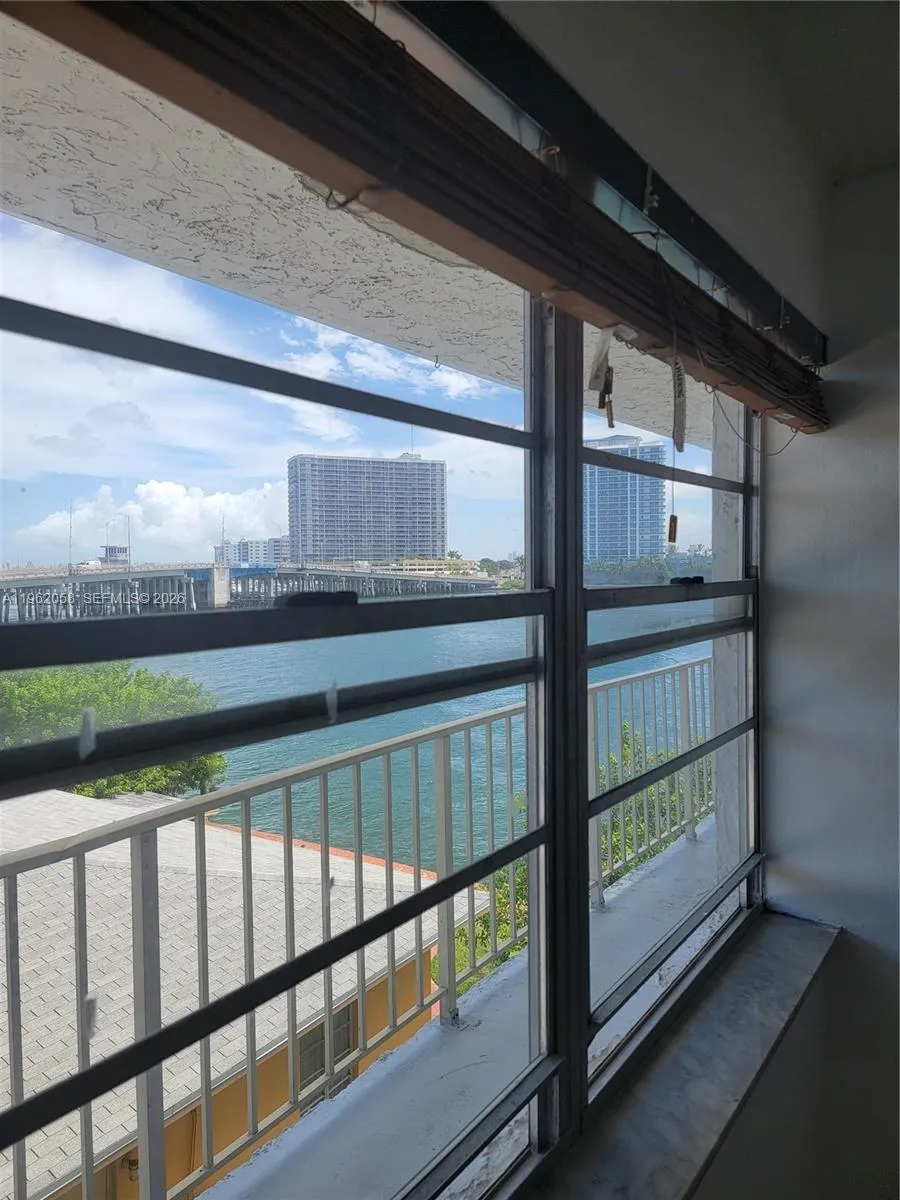 2150 Bay Dr 11, Miami Beach, Florida 33141, Miami Beach, Florida 33141, 1 Bedroom Bedrooms, ,1 BathroomBathrooms,Residential Lease,For Rent,2150 Bay Dr 11, Miami Beach, Florida 33141,A11962058
