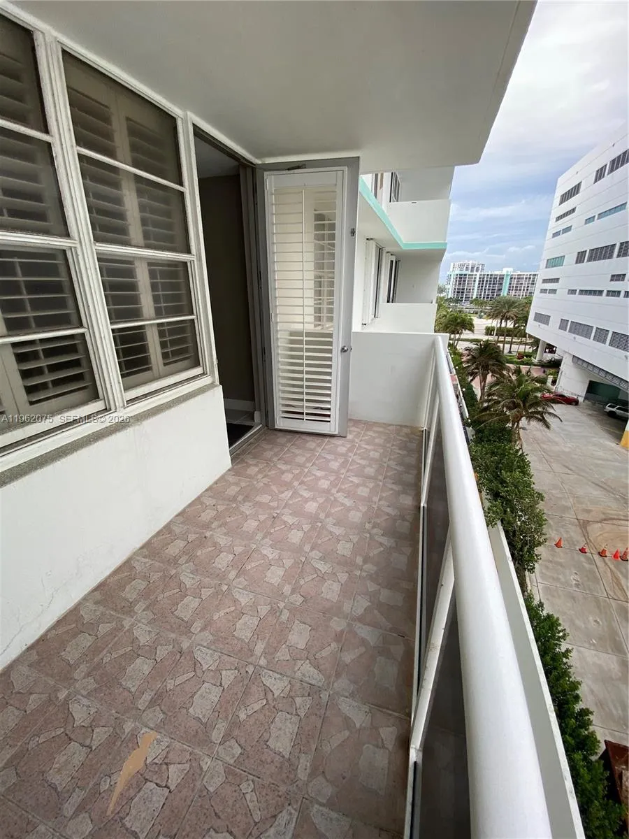 3725 S Ocean Dr 607, Hollywood, Florida 33019, Hollywood, Florida 33019, 1 Bedroom Bedrooms, ,1 BathroomBathrooms,Residential,For Sale,3725 S Ocean Dr 607, Hollywood, Florida 33019,A11962075