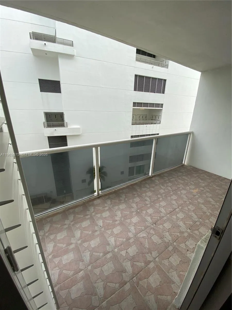 3725 S Ocean Dr 607, Hollywood, Florida 33019, Hollywood, Florida 33019, 1 Bedroom Bedrooms, ,1 BathroomBathrooms,Residential,For Sale,3725 S Ocean Dr 607, Hollywood, Florida 33019,A11962075