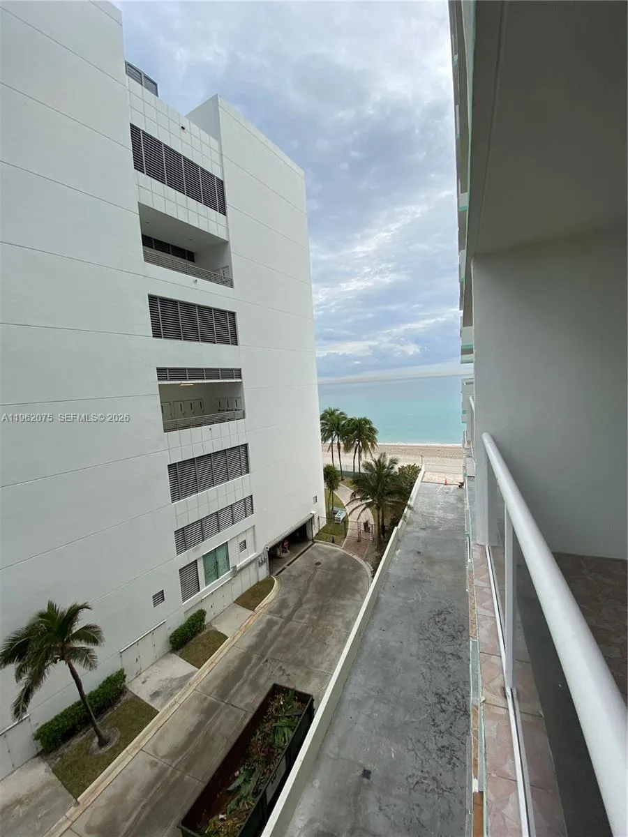 3725 S Ocean Dr 607, Hollywood, Florida 33019, Hollywood, Florida 33019, 1 Bedroom Bedrooms, ,1 BathroomBathrooms,Residential,For Sale,3725 S Ocean Dr 607, Hollywood, Florida 33019,A11962075